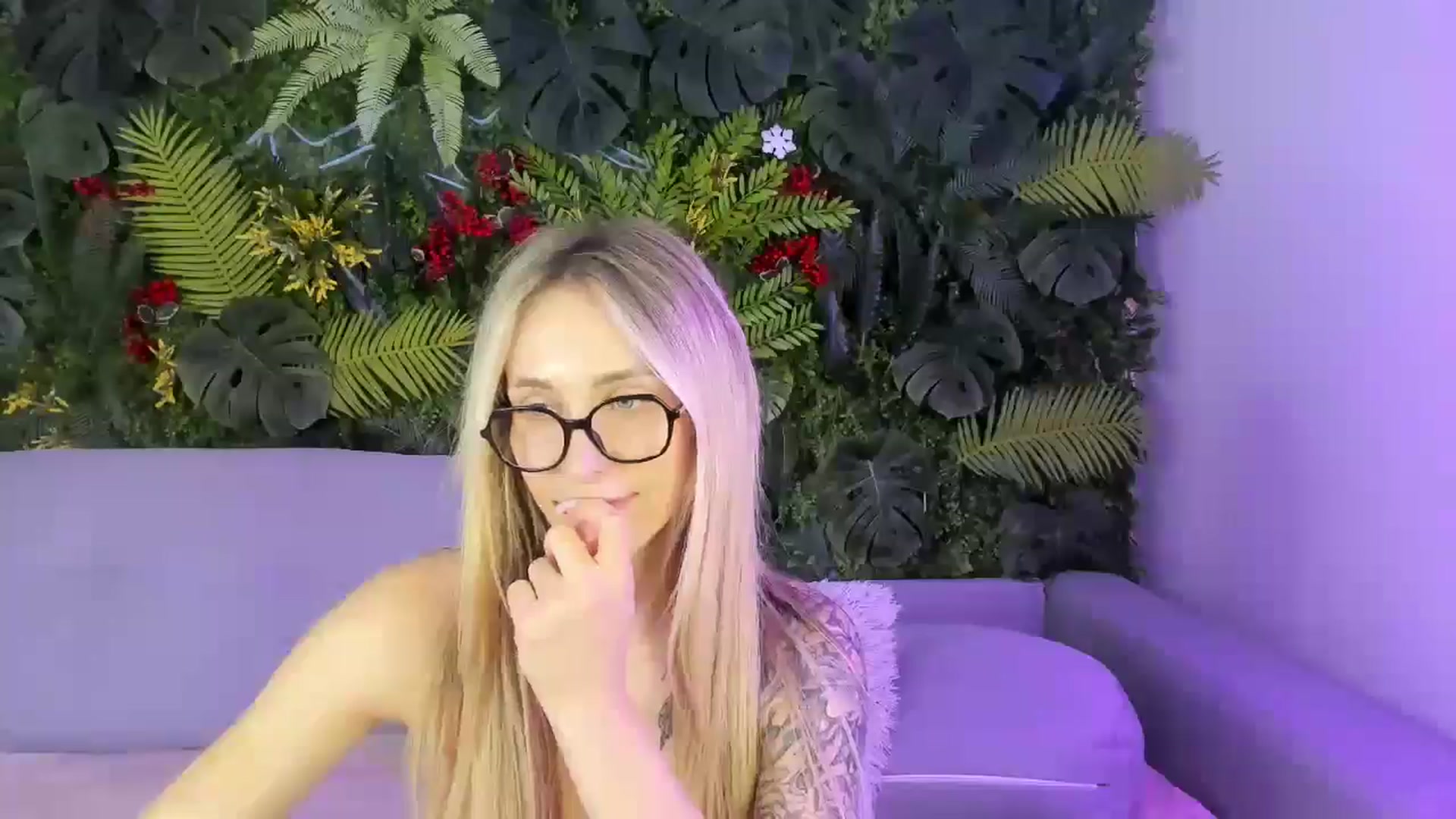 Gallery image thumbnail from Horny_Blond's myfreecams stream on, 10/31/2025, 14:53 image 15 of 20