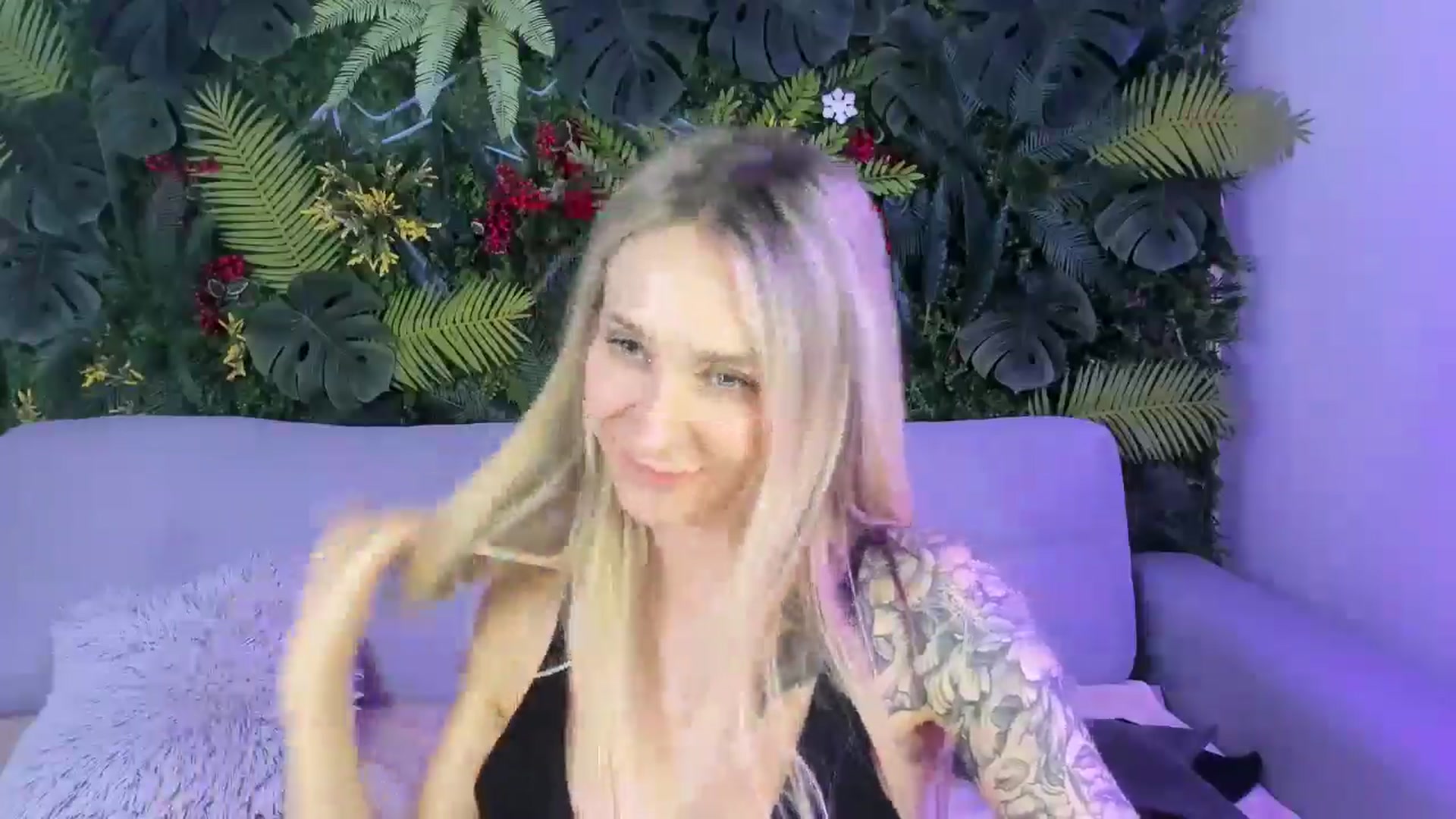 Gallery image thumbnail from Horny_Blond's myfreecams stream on, 11/03/2025, 14:37 image 17 of 20