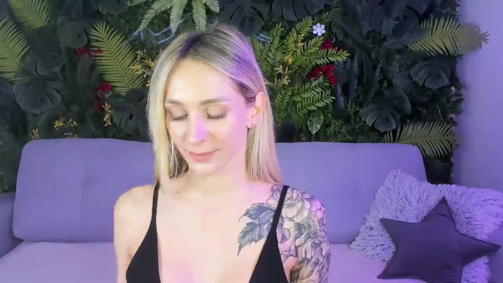 Gallery image thumbnail from Horny_Blond's myfreecams stream on, 11/08/2025, 09:39 image 4 of 20