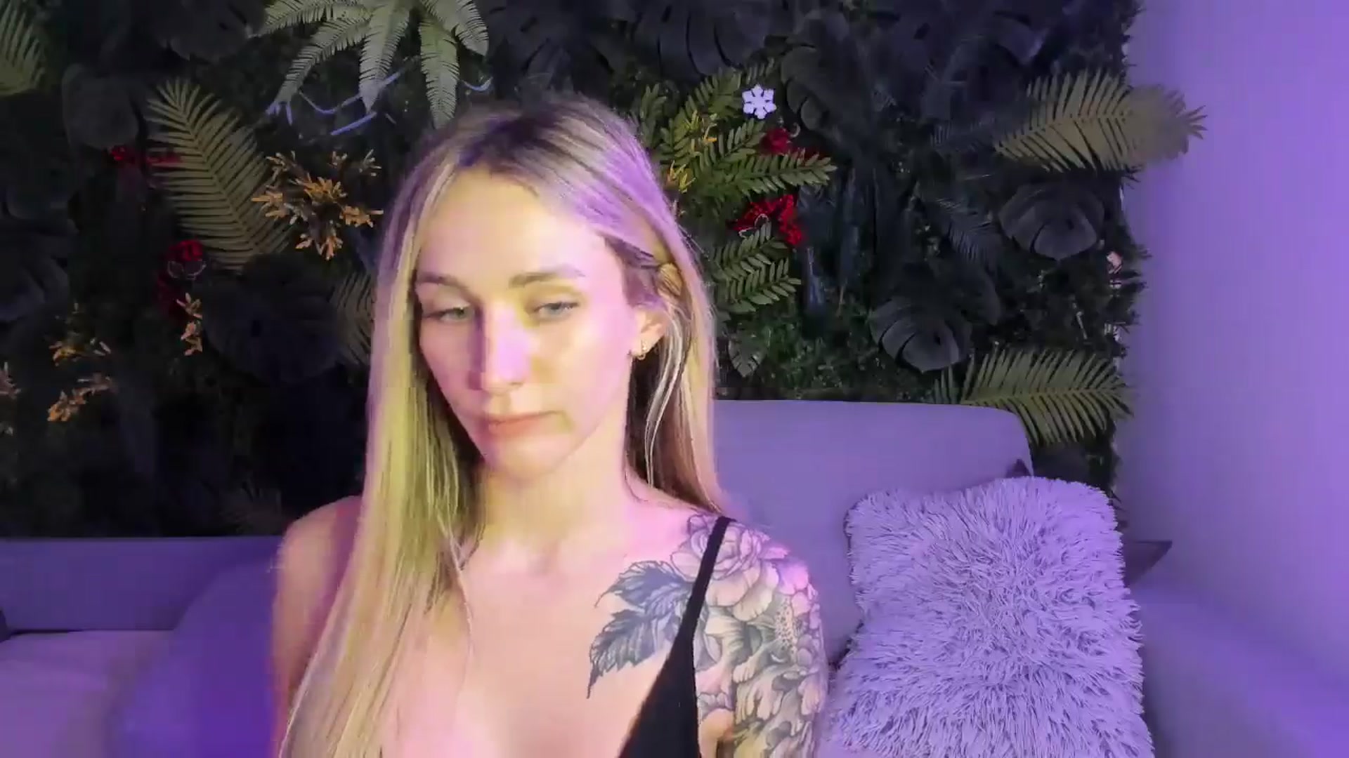 Gallery image thumbnail from Horny_Blond's myfreecams stream on, 11/09/2025, 11:20 image 7 of 20