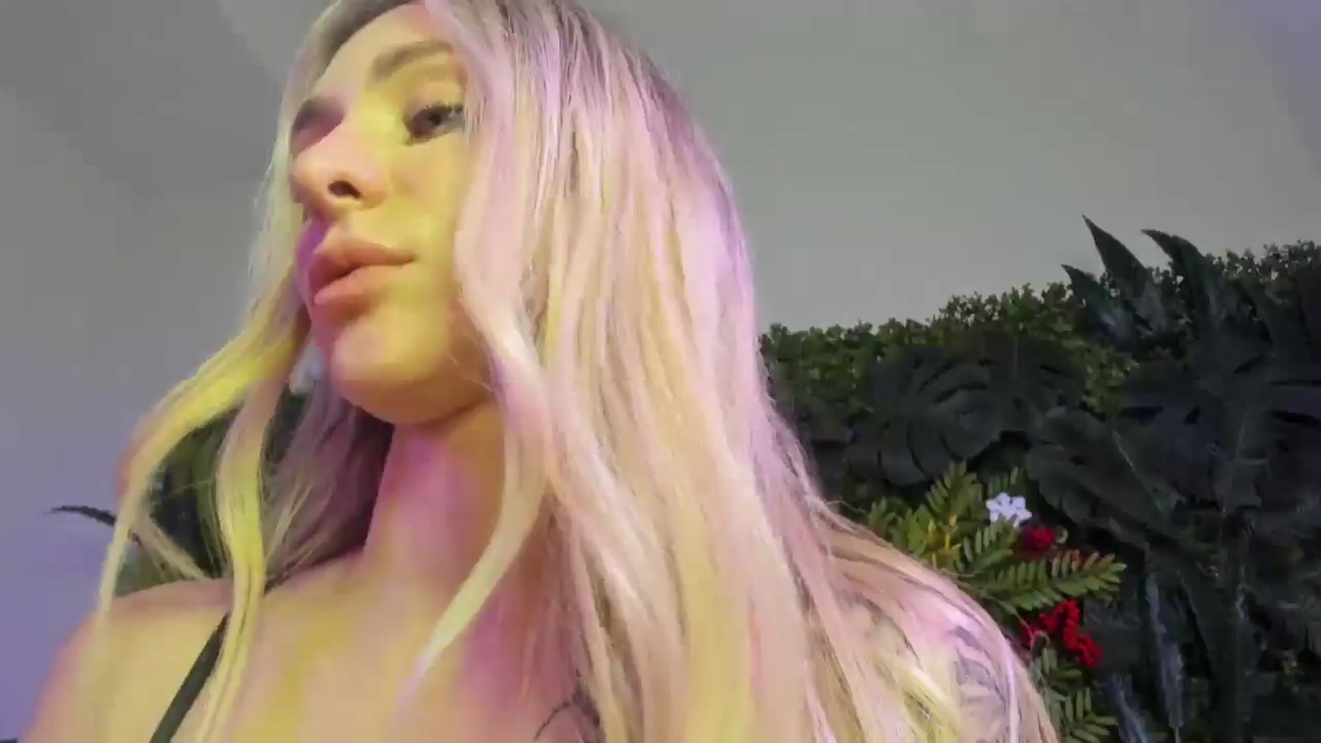 Gallery image thumbnail from Horny_Blond's myfreecams stream on, 11/10/2025, 12:38 image 18 of 20