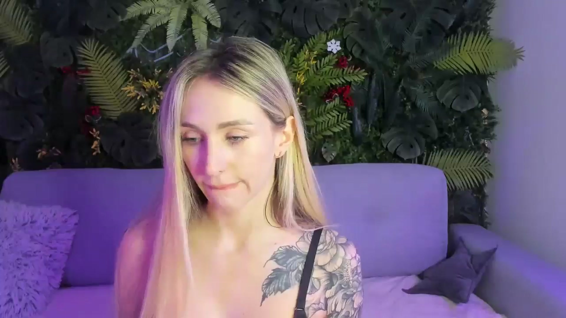 Gallery image thumbnail from Horny_Blond's myfreecams stream on, 11/15/2025, 09:15 image 6 of 20