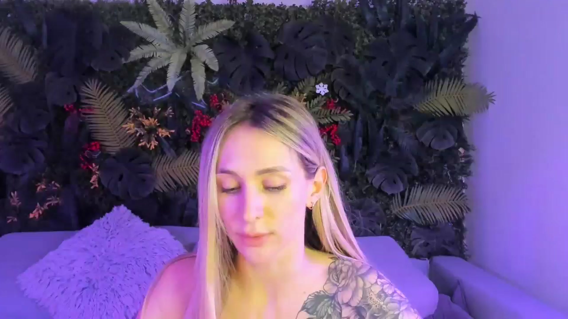 Gallery image thumbnail from Horny_Blond's myfreecams stream on, 11/16/2025, 14:38 image 10 of 20