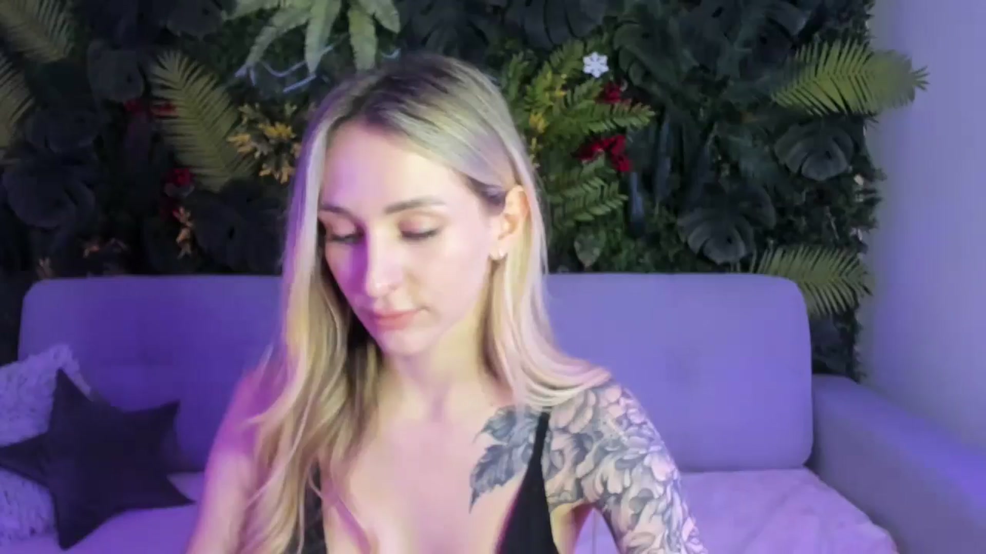 Gallery image thumbnail from Horny_Blond's myfreecams stream on, 11/17/2025, 10:12 image 14 of 20