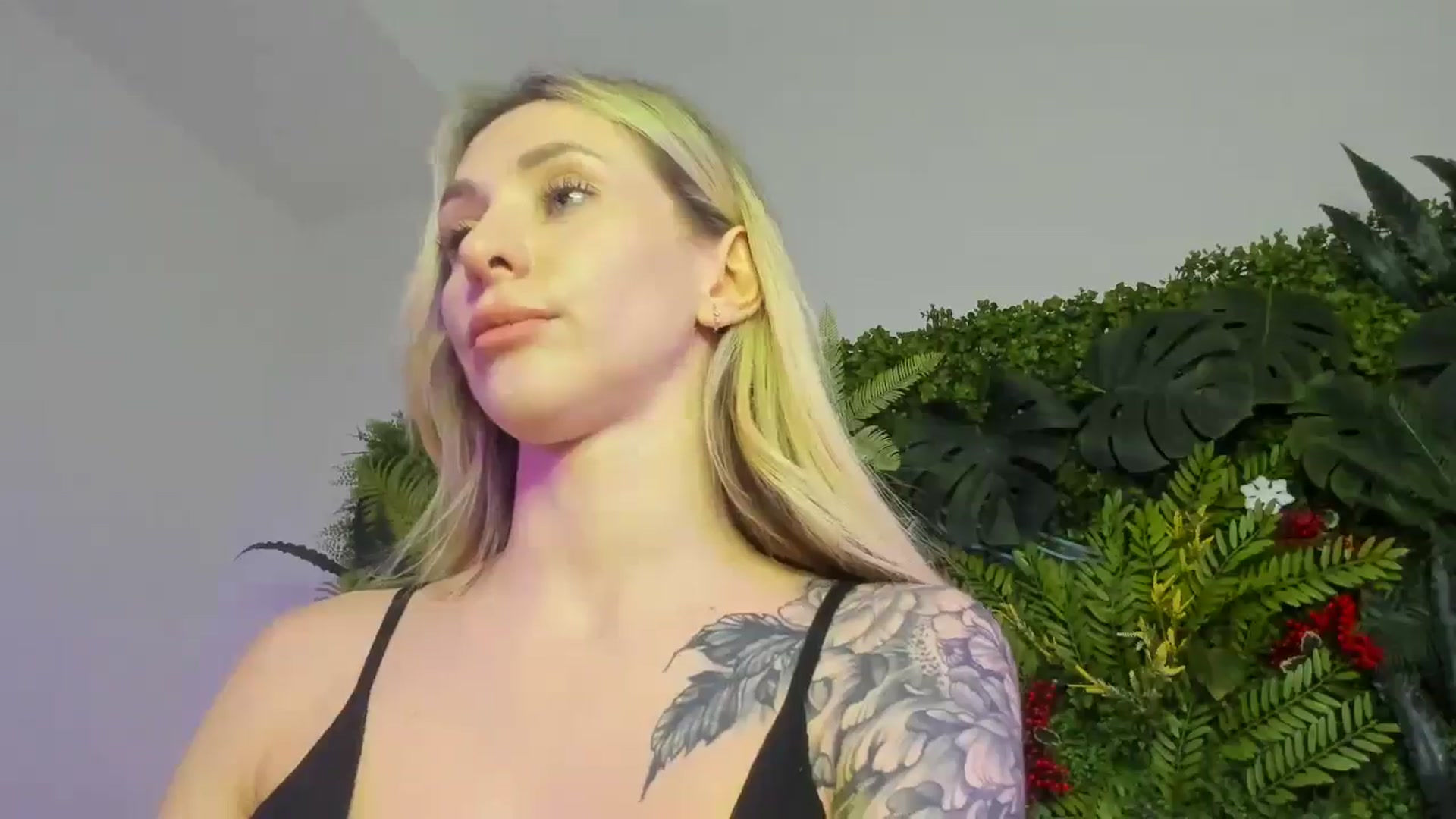 Gallery image thumbnail from Horny_Blond's myfreecams stream on, 11/17/2025, 10:12 image 20 of 20