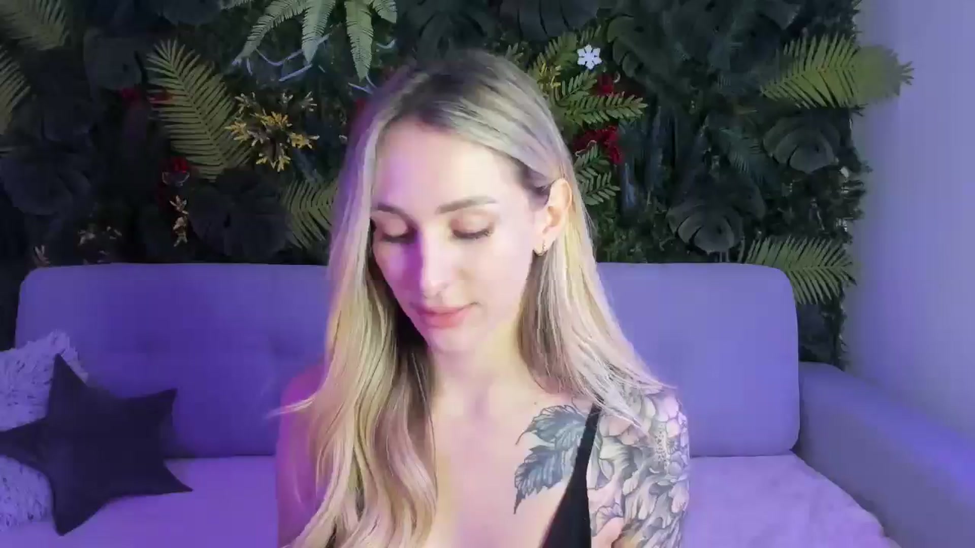 Gallery image thumbnail from Horny_Blond's myfreecams stream on, 11/17/2025, 10:12 image 5 of 20