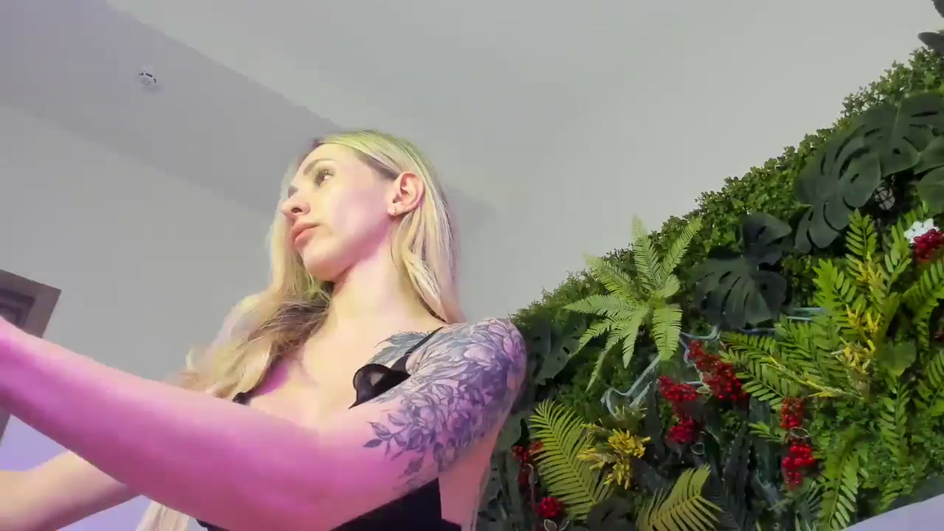 Gallery image thumbnail from Horny_Blond's myfreecams stream on, 11/17/2025, 11:25 image 9 of 20