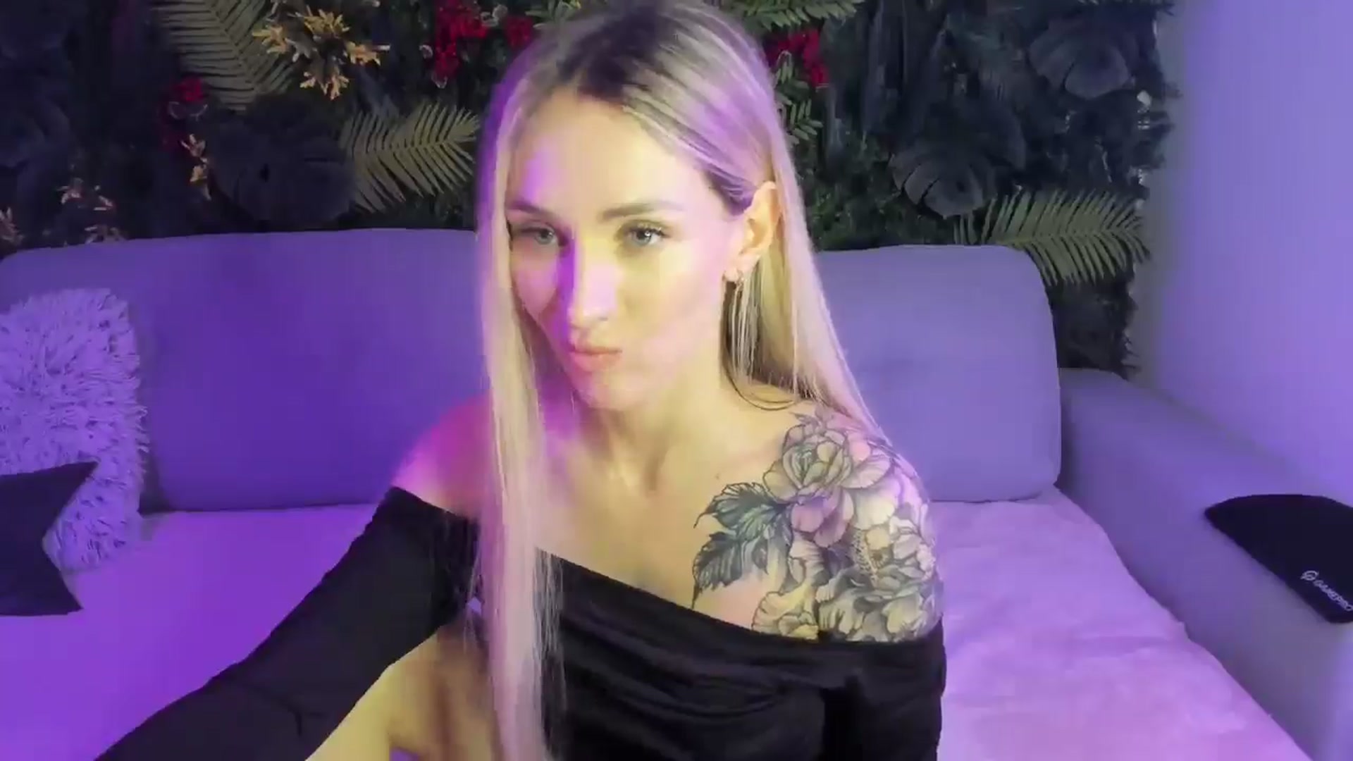 Gallery image thumbnail from Horny_Blond's myfreecams stream on, 11/28/2025, 09:14 image 8 of 20