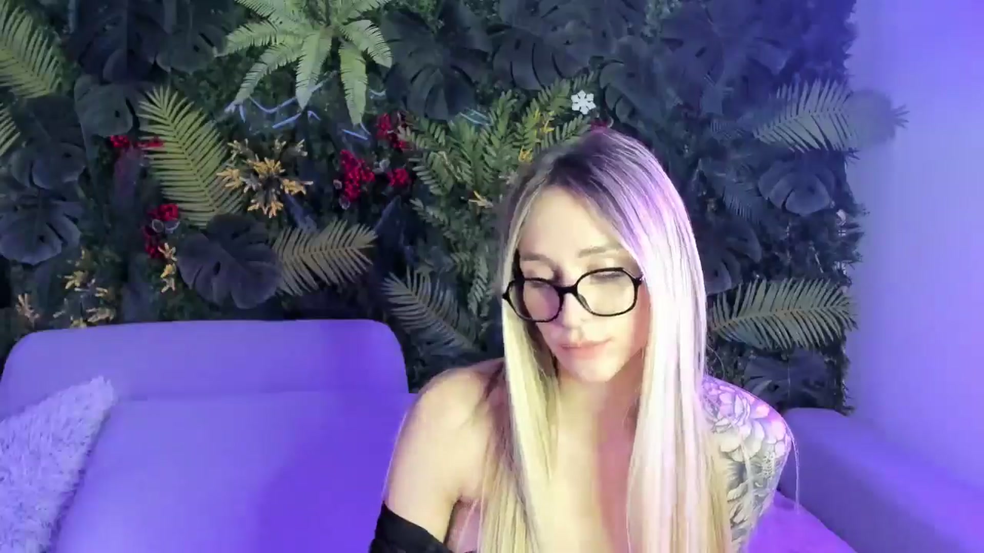 Gallery image thumbnail from Horny_Blond's myfreecams stream on, 12/15/2025, 11:20 image 14 of 20