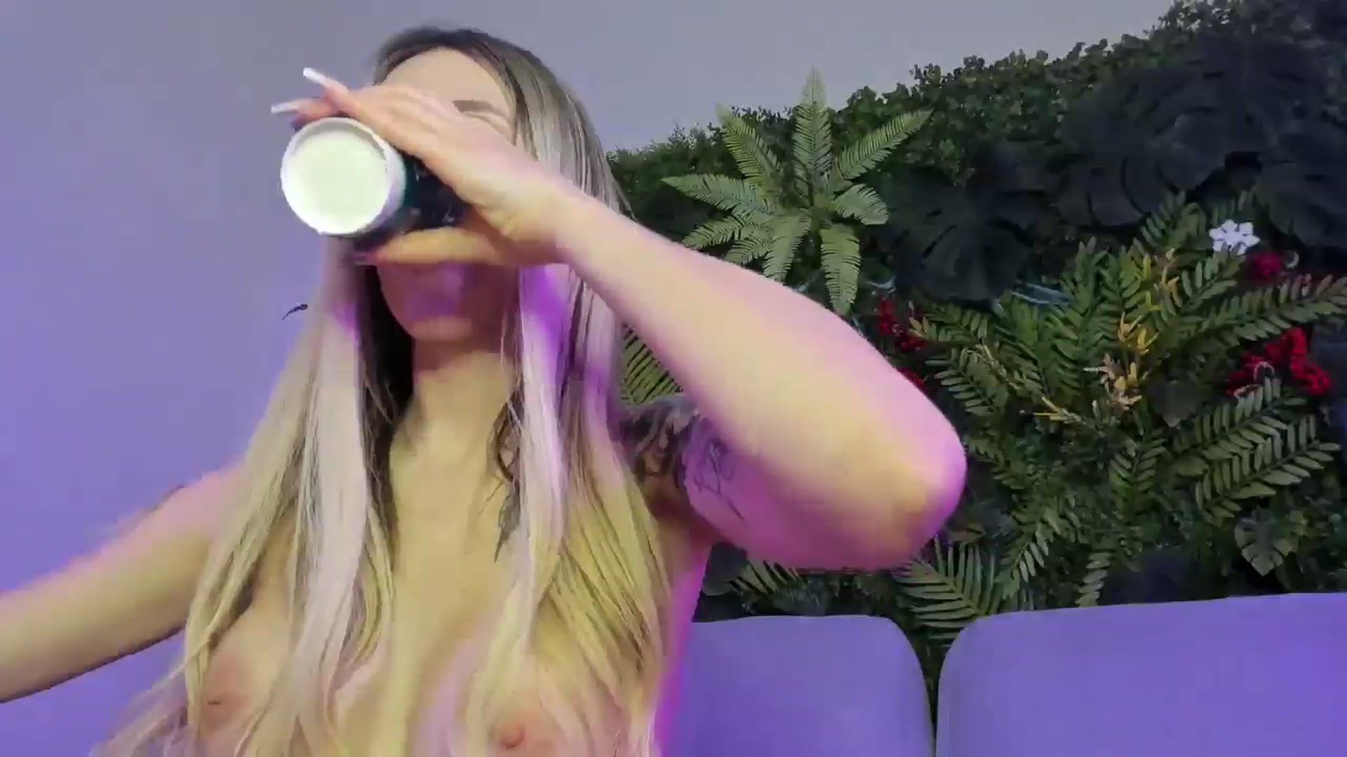 Gallery image thumbnail from Horny_Blond's myfreecams stream on, 12/21/2025, 10:11 image 19 of 20