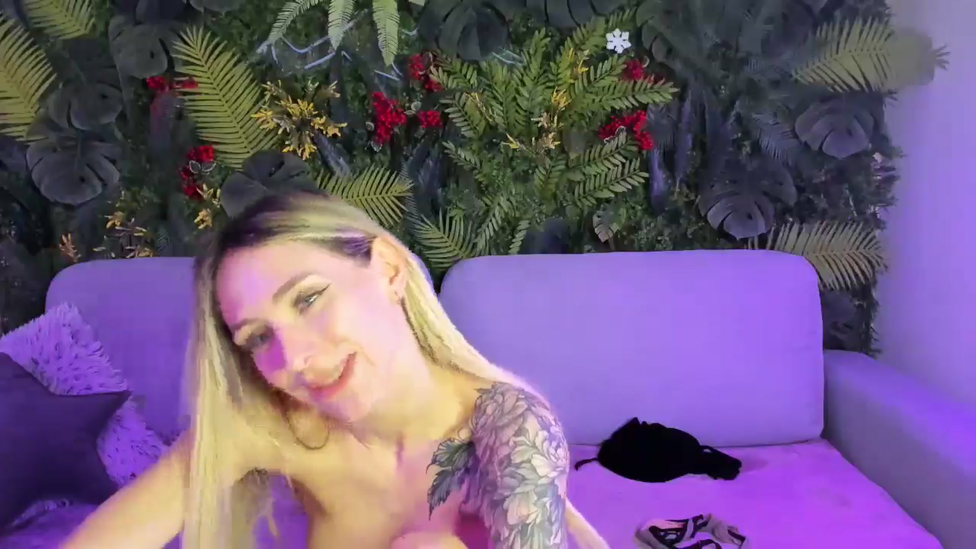 Gallery image thumbnail from Horny_Blond's myfreecams stream on, 12/21/2025, 12:55 image 17 of 20