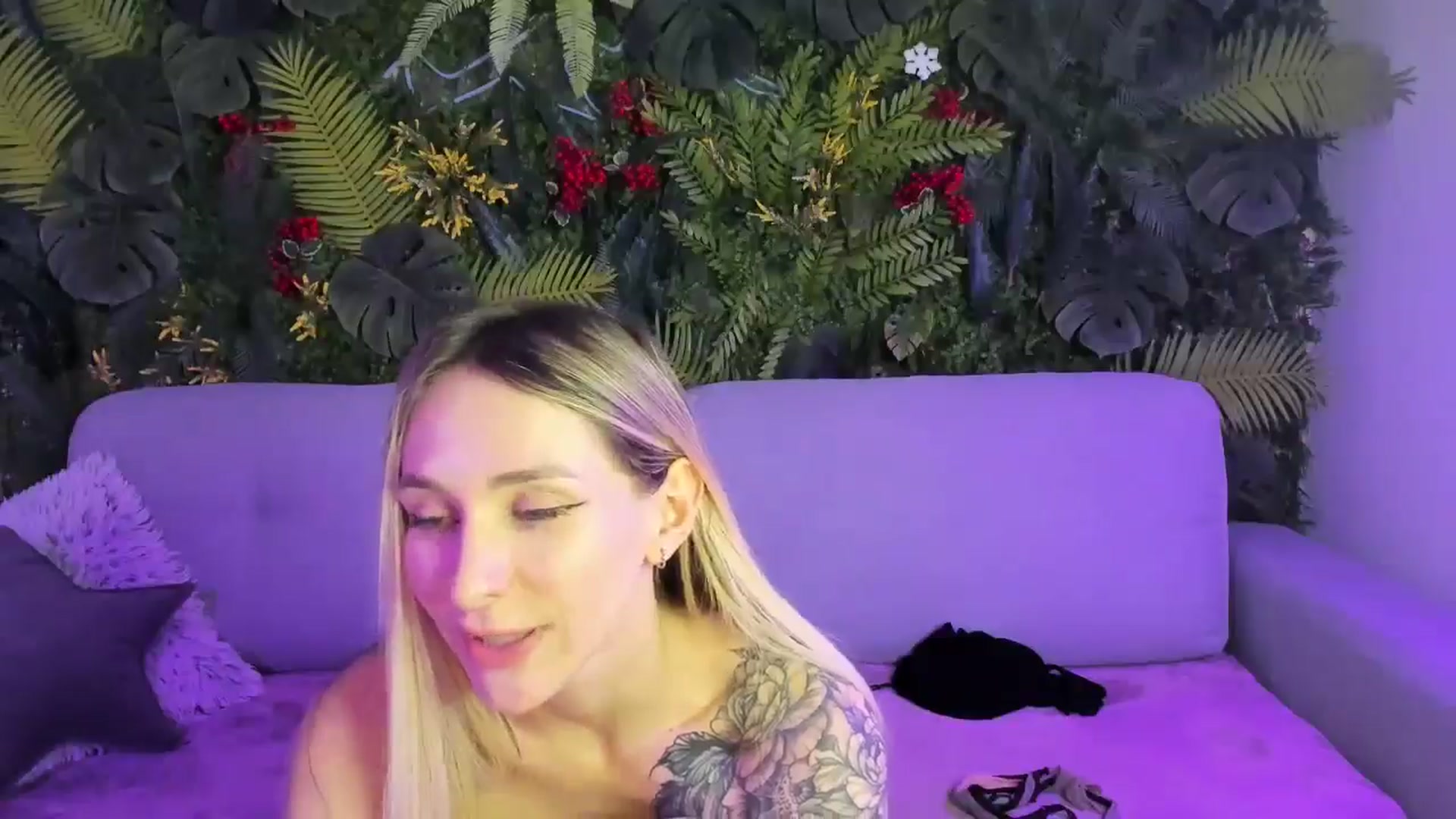 Gallery image thumbnail from Horny_Blond's myfreecams stream on, 12/21/2025, 12:55 image 18 of 20