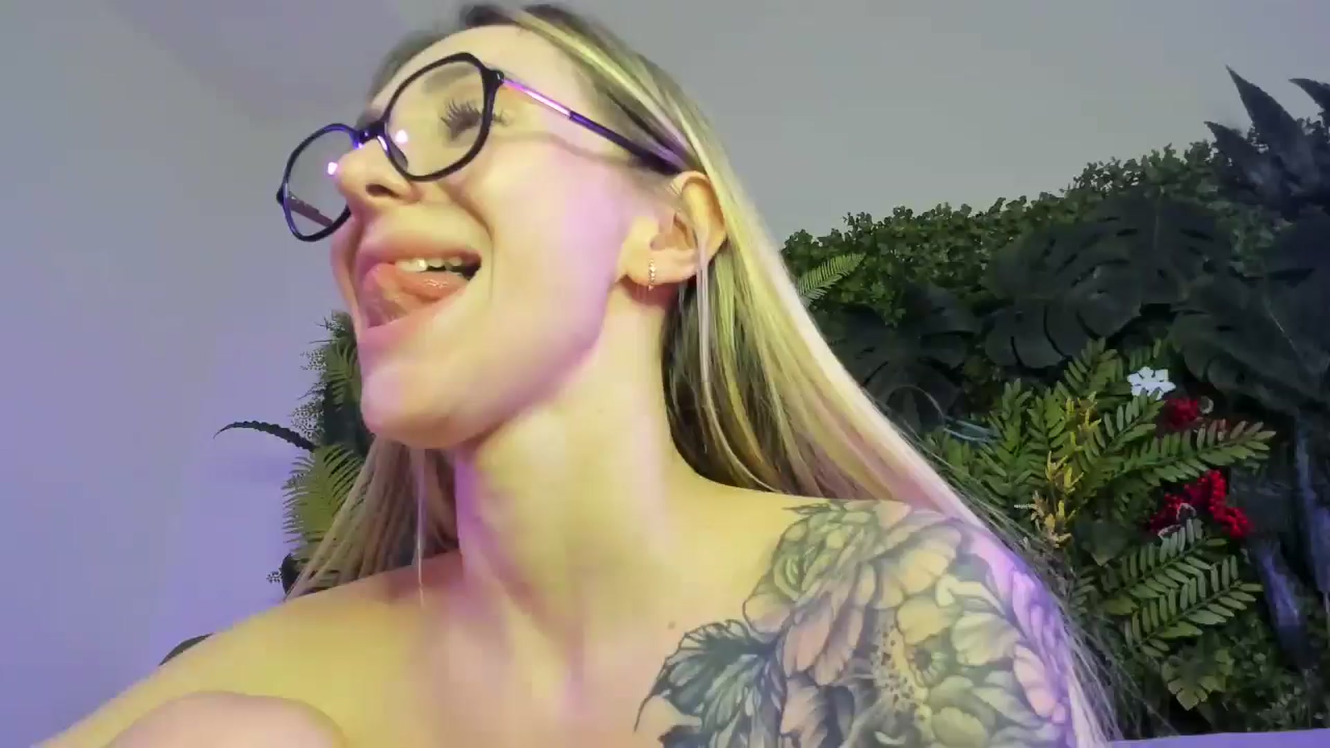 Gallery image thumbnail from Horny_Blond's myfreecams stream on, 12/22/2025, 14:10 image 1 of 20