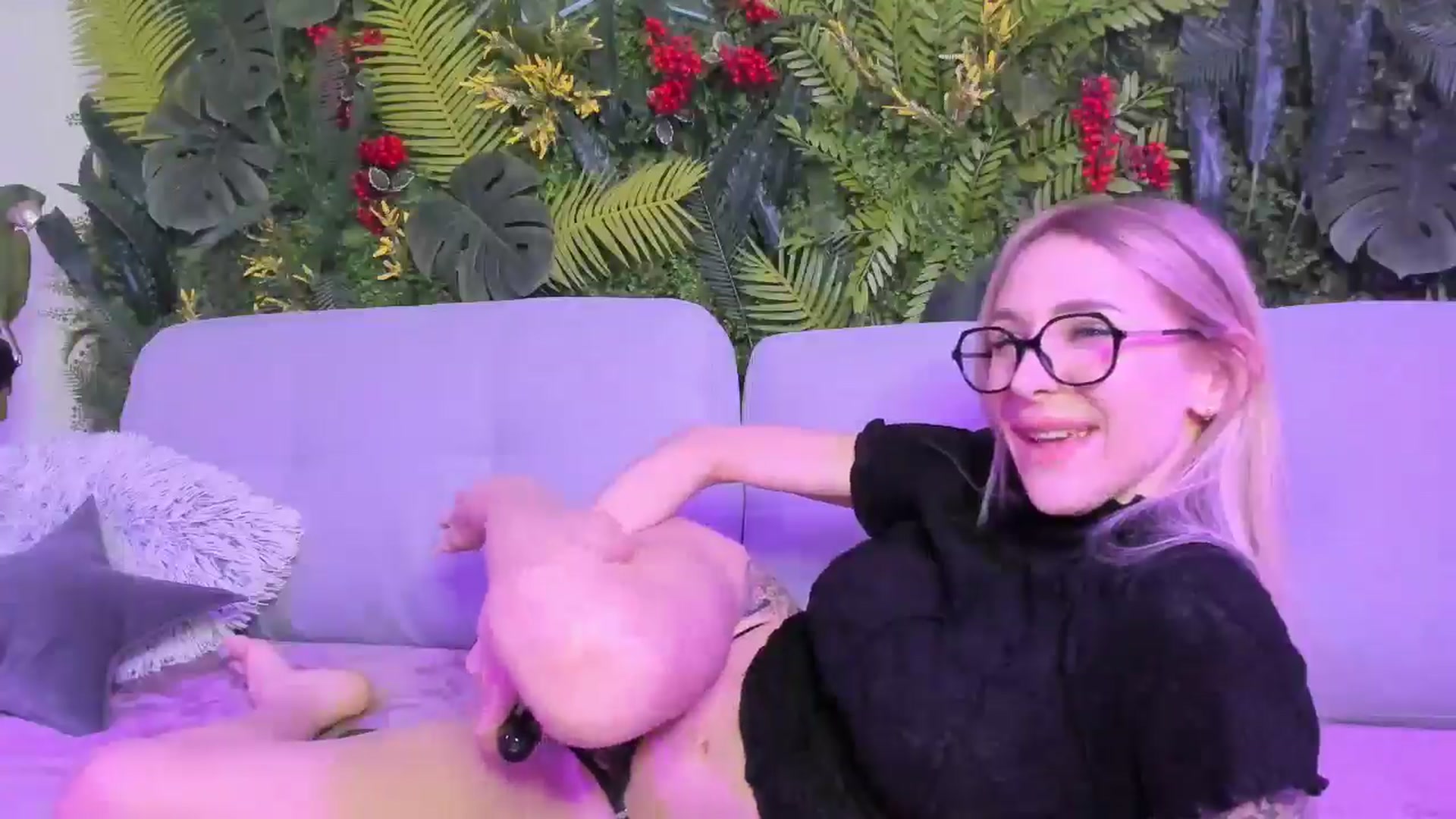 Gallery image thumbnail from Horny_Blond's myfreecams stream on, 01/18/2026, 10:30 image 12 of 20