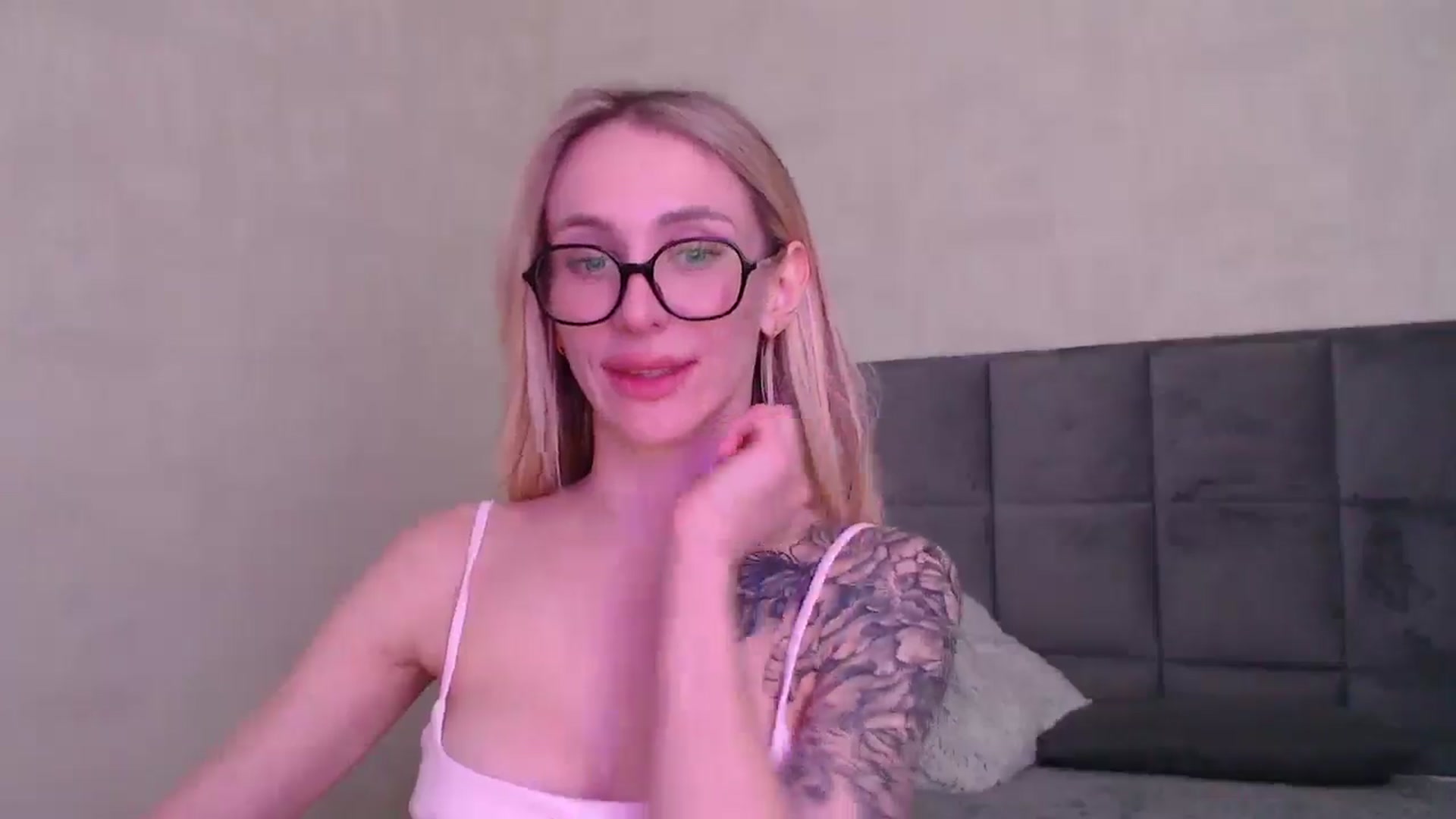 Gallery image thumbnail from Horny_Blond's myfreecams stream on, 04/13/2026, 13:27 image 18 of 20