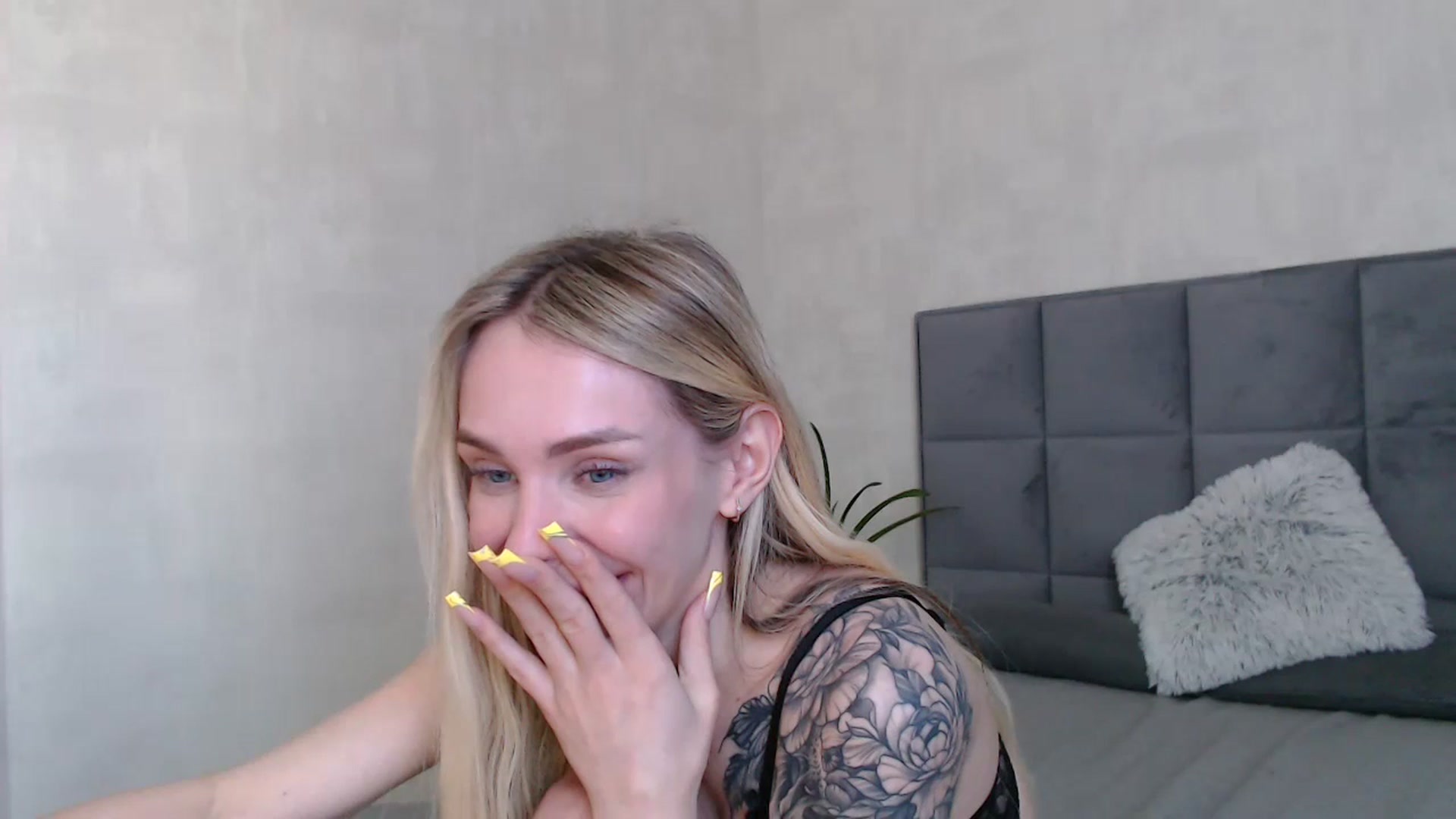 Gallery image thumbnail from Horny_Blond's myfreecams stream on, 04/15/2026, 14:06 image 10 of 20