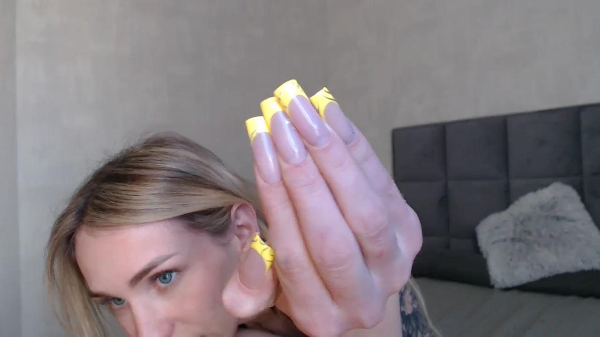 Gallery image thumbnail from Horny_Blond's myfreecams stream on, 04/15/2026, 14:06 image 13 of 20