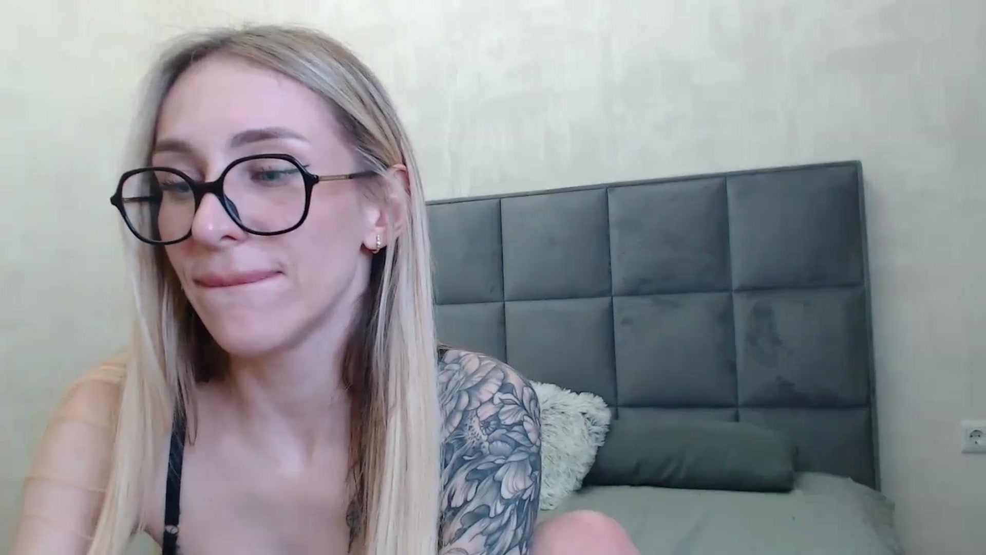 Gallery image thumbnail from Horny_Blond's myfreecams stream on, 04/16/2026, 12:35 image 3 of 20