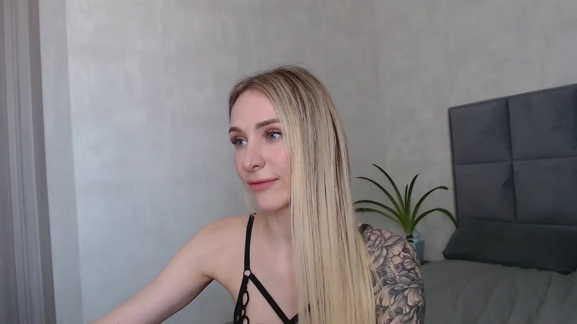 Gallery image thumbnail from Horny_Blond's myfreecams stream on, 04/17/2026, 13:39 image 15 of 20