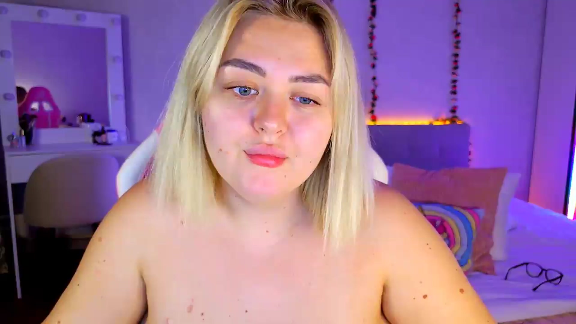Gallery image thumbnail from Horny_Cake's myfreecams stream on, 05/30/2026, 11:43 image 15 of 20