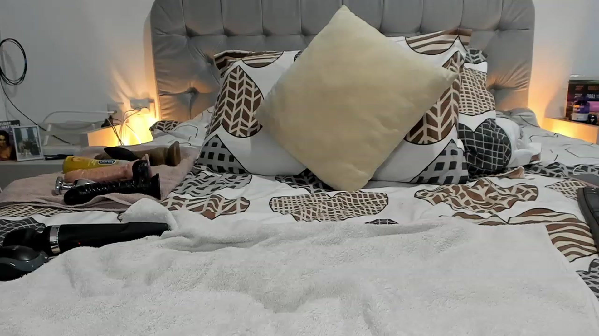 Gallery image thumbnail from Hornyashell_x's myfreecams stream on, 01/04/2023, 14:54 image 1 of 20