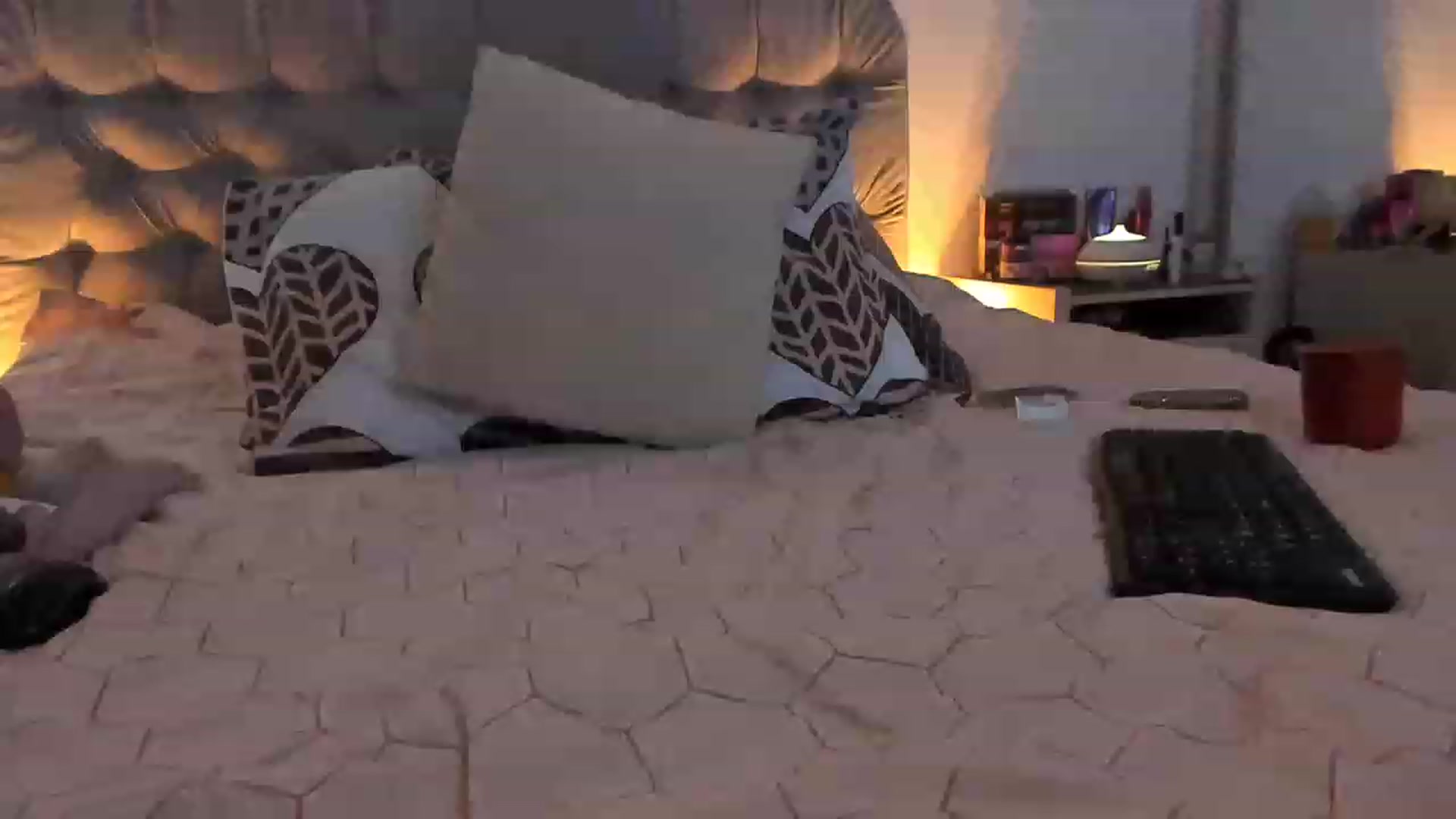 Gallery image thumbnail from Hornyashell_x's myfreecams stream on, 02/12/2023, 14:16 image 2 of 20