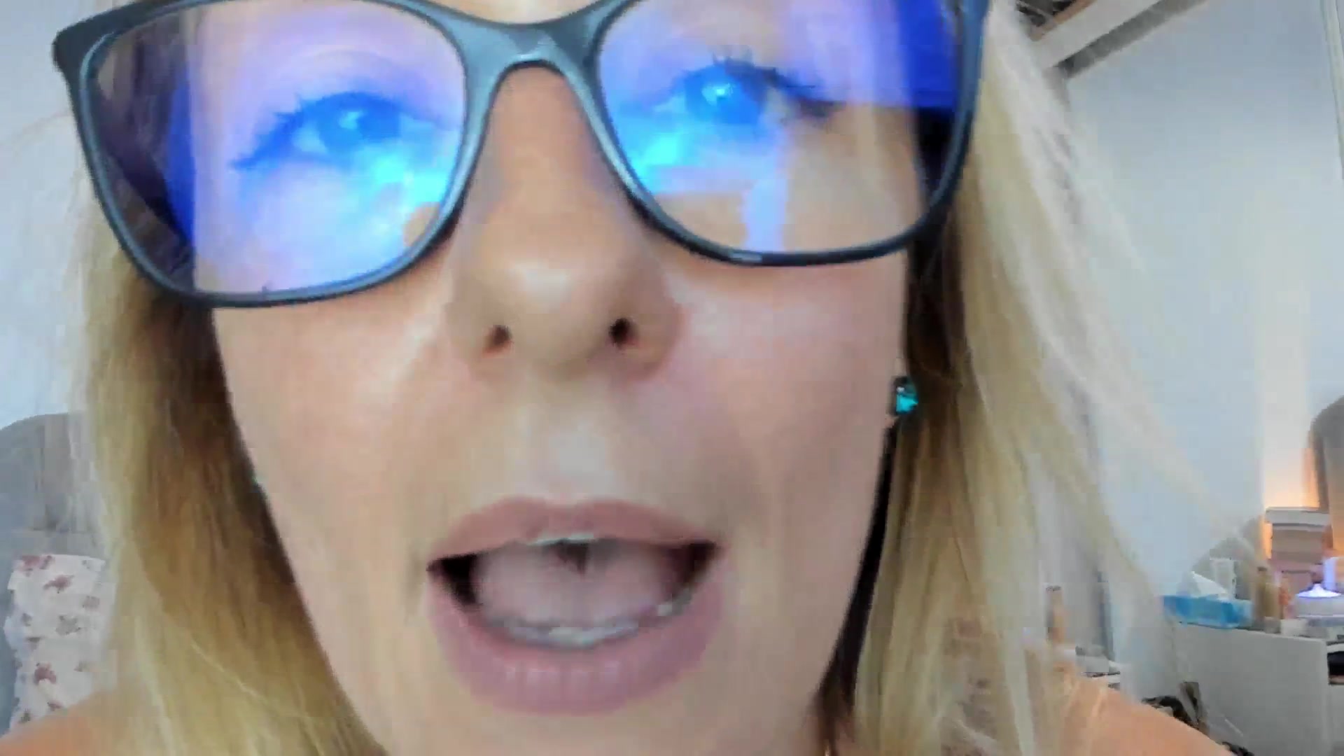 Gallery image thumbnail from Hornyashell_x's myfreecams stream on, 07/17/2025, 13:04 image 9 of 20