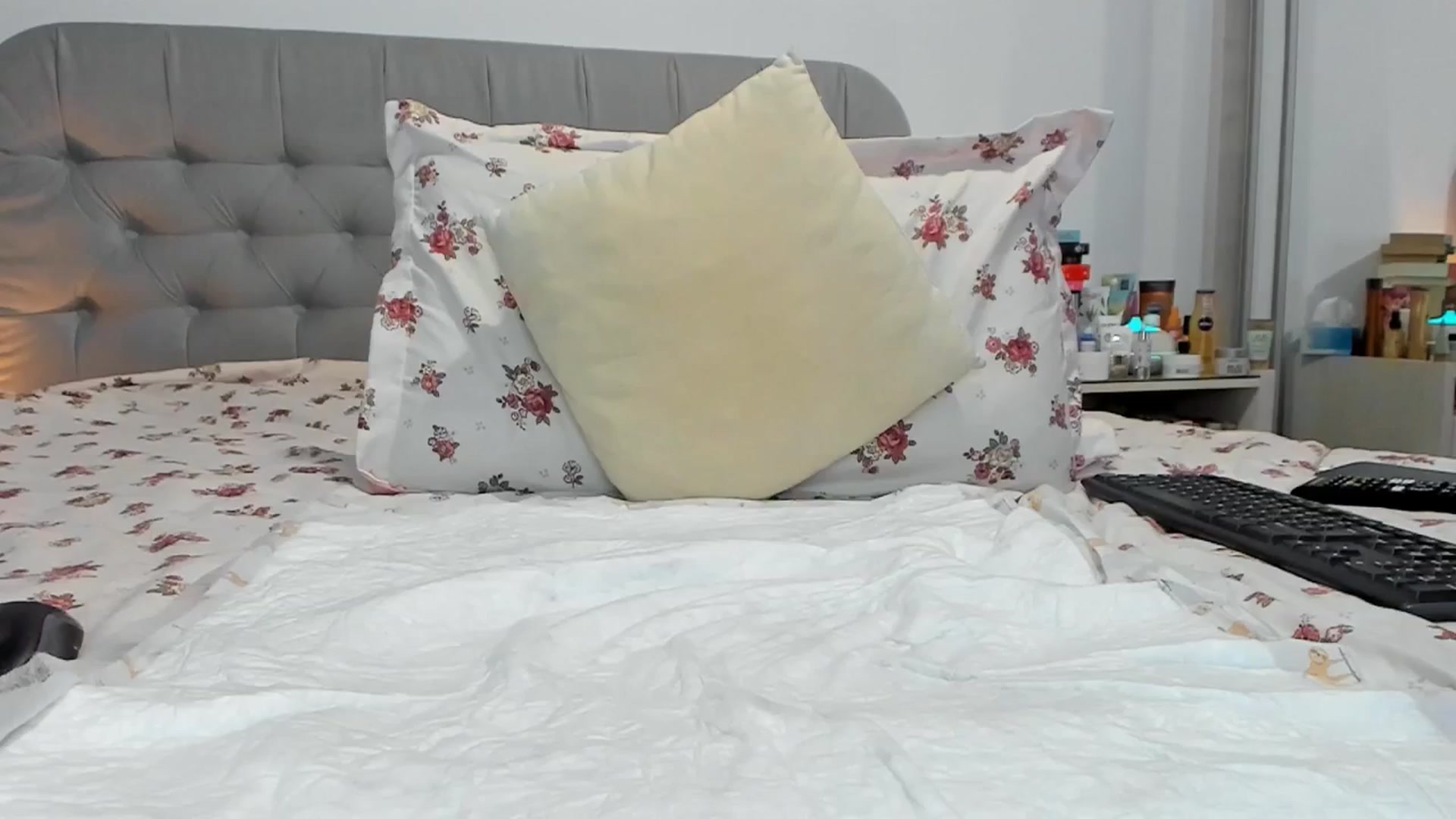 Gallery image thumbnail from Hornyashell_x's myfreecams stream on, 01/10/2026, 14:10 image 5 of 20