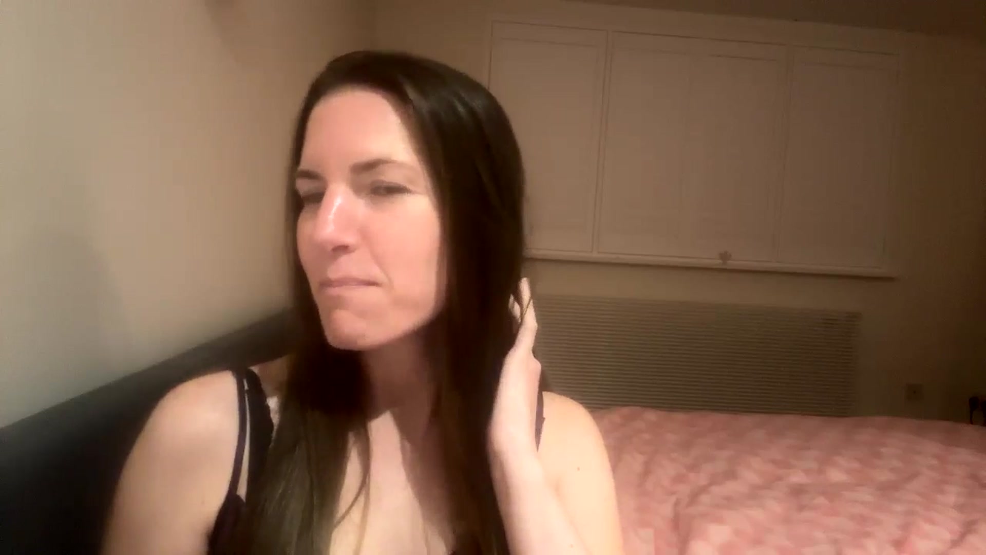 Gallery image thumbnail from Hornyharriet1's myfreecams stream on, 05/02/2024, 22:12 image 18 of 20