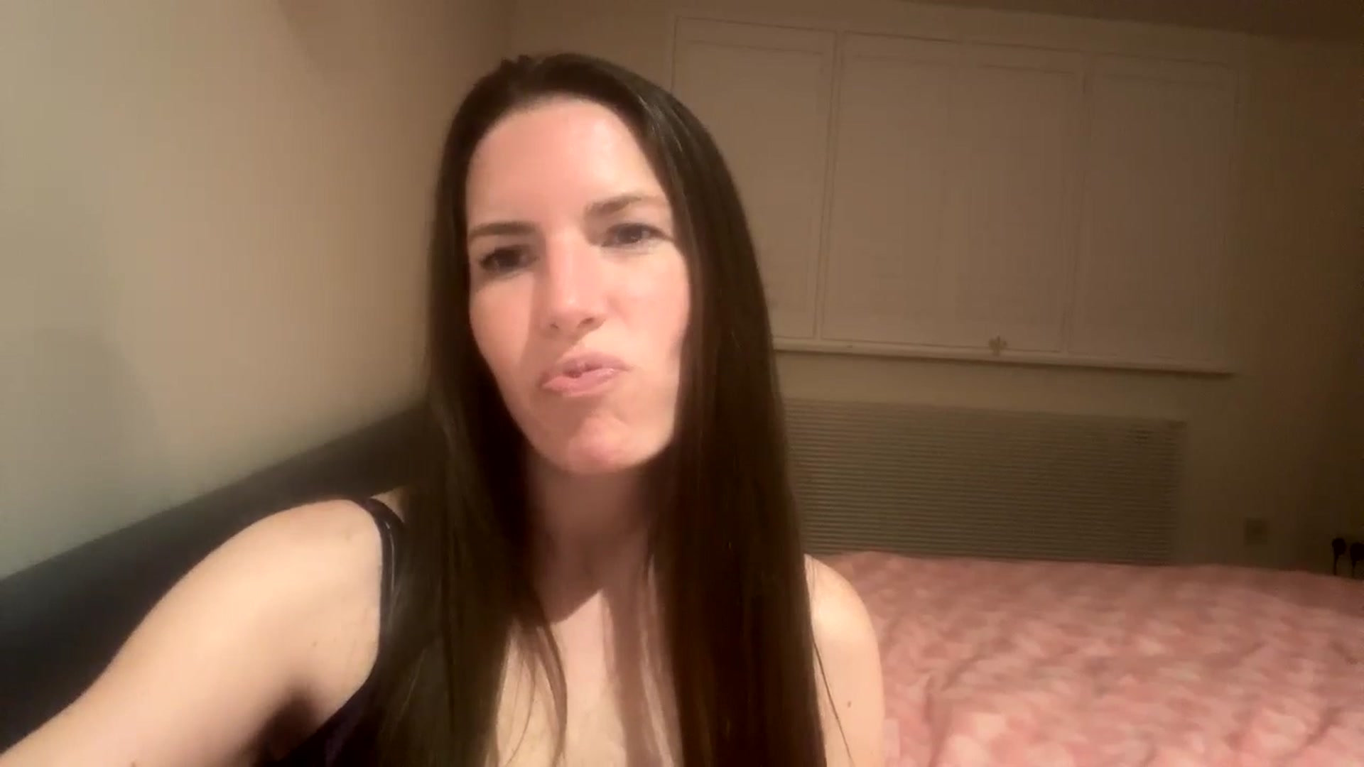 Gallery image thumbnail from Hornyharriet1's myfreecams stream on, 05/02/2024, 22:12 image 19 of 20