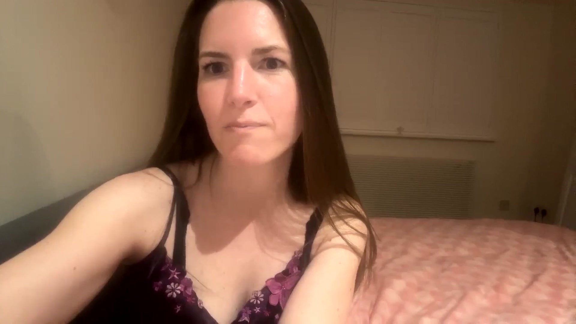 Gallery image thumbnail from Hornyharriet1's myfreecams stream on, 05/02/2024, 23:10 image 2 of 20