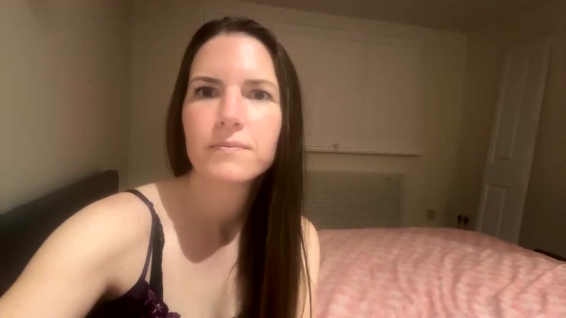 Gallery image thumbnail from Hornyharriet1's myfreecams stream on, 05/02/2024, 23:10 image 16 of 20