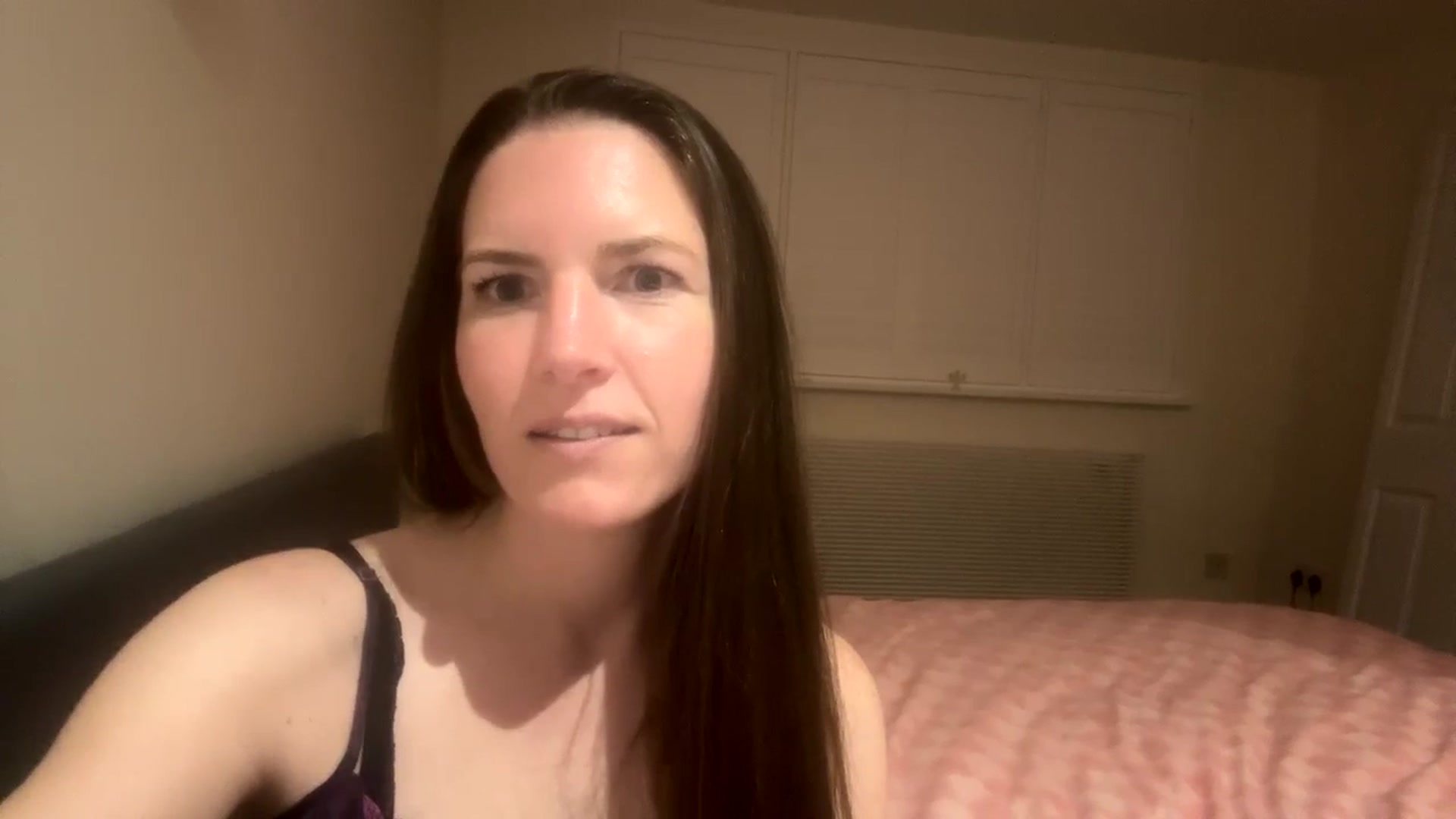 Gallery image thumbnail from Hornyharriet1's myfreecams stream on, 05/02/2024, 23:10 image 18 of 20