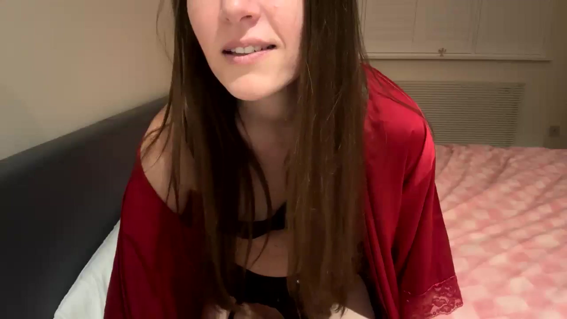 Gallery image thumbnail from Hornyharriet1's myfreecams stream on, 05/07/2024, 23:10 image 15 of 20
