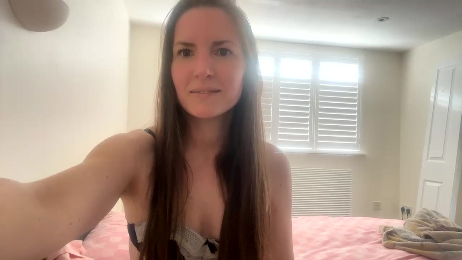 Gallery image thumbnail from Hornyharriet1's myfreecams stream on, 05/08/2024, 13:49 image 8 of 20