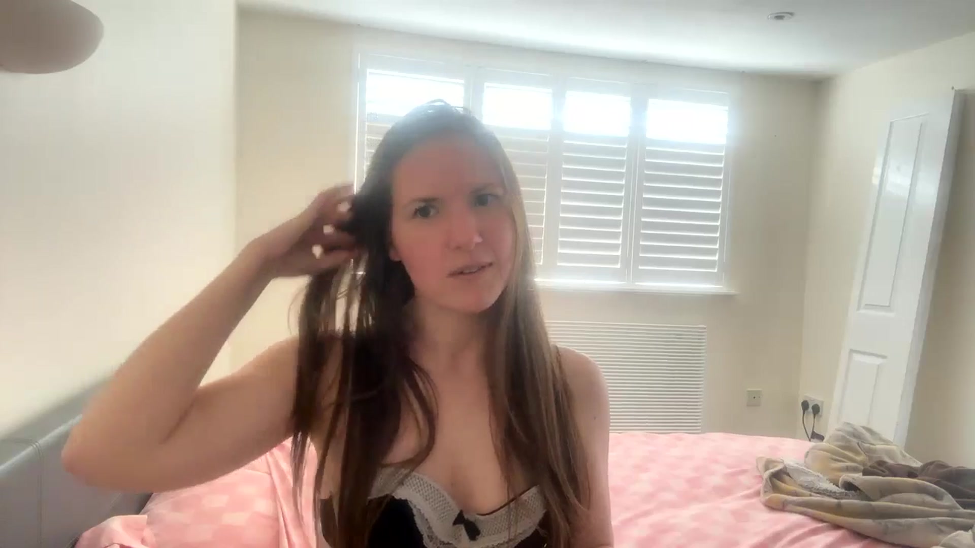 Gallery image thumbnail from Hornyharriet1's myfreecams stream on, 05/08/2024, 13:49 image 12 of 20