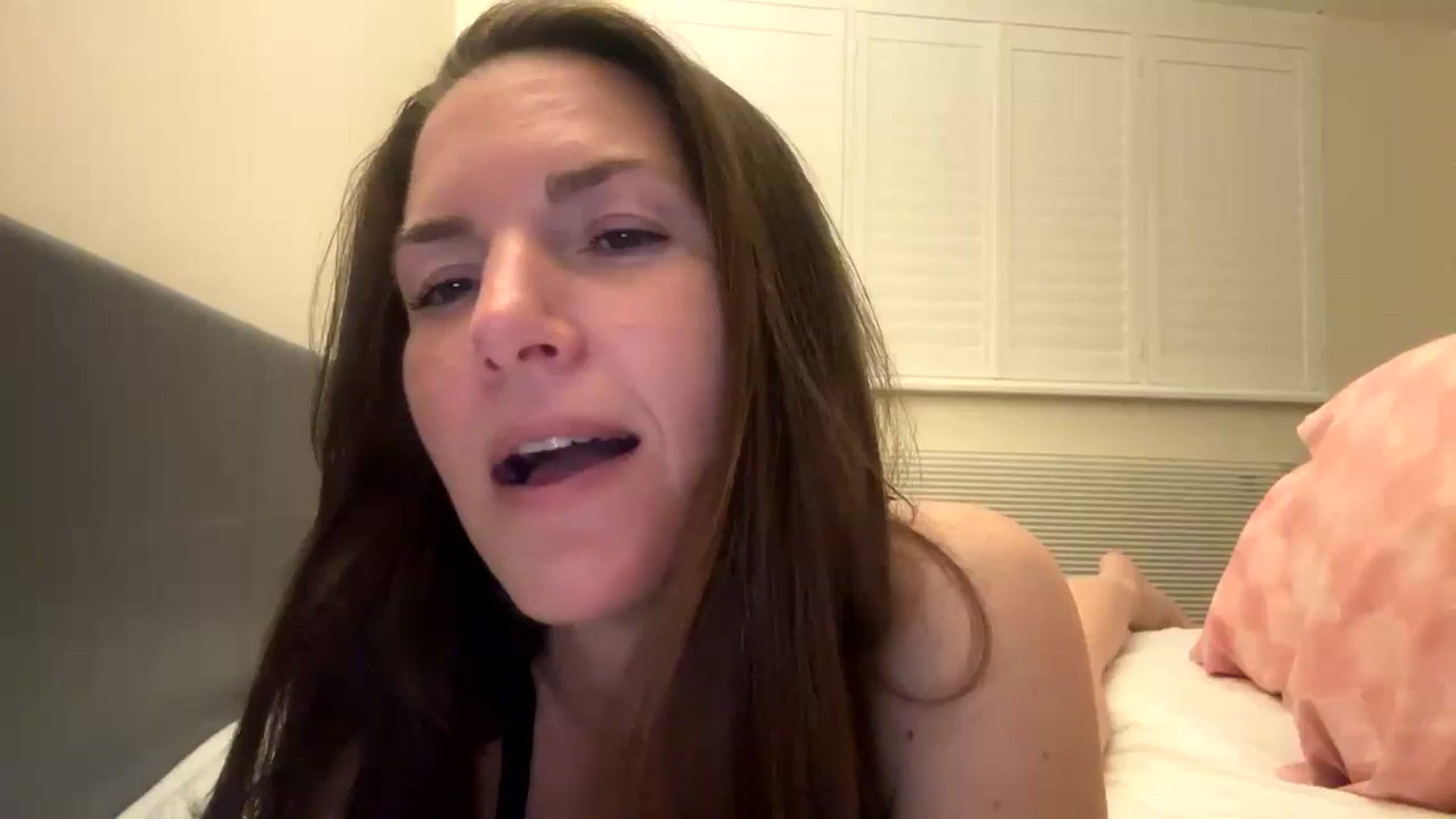 Gallery image thumbnail from Hornyharriet1's myfreecams stream on, 05/15/2024, 22:12 image 19 of 20