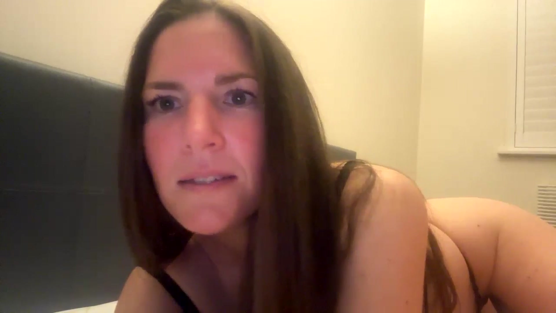 Gallery image thumbnail from Hornyharriet1's myfreecams stream on, 05/18/2024, 20:32 image 14 of 20