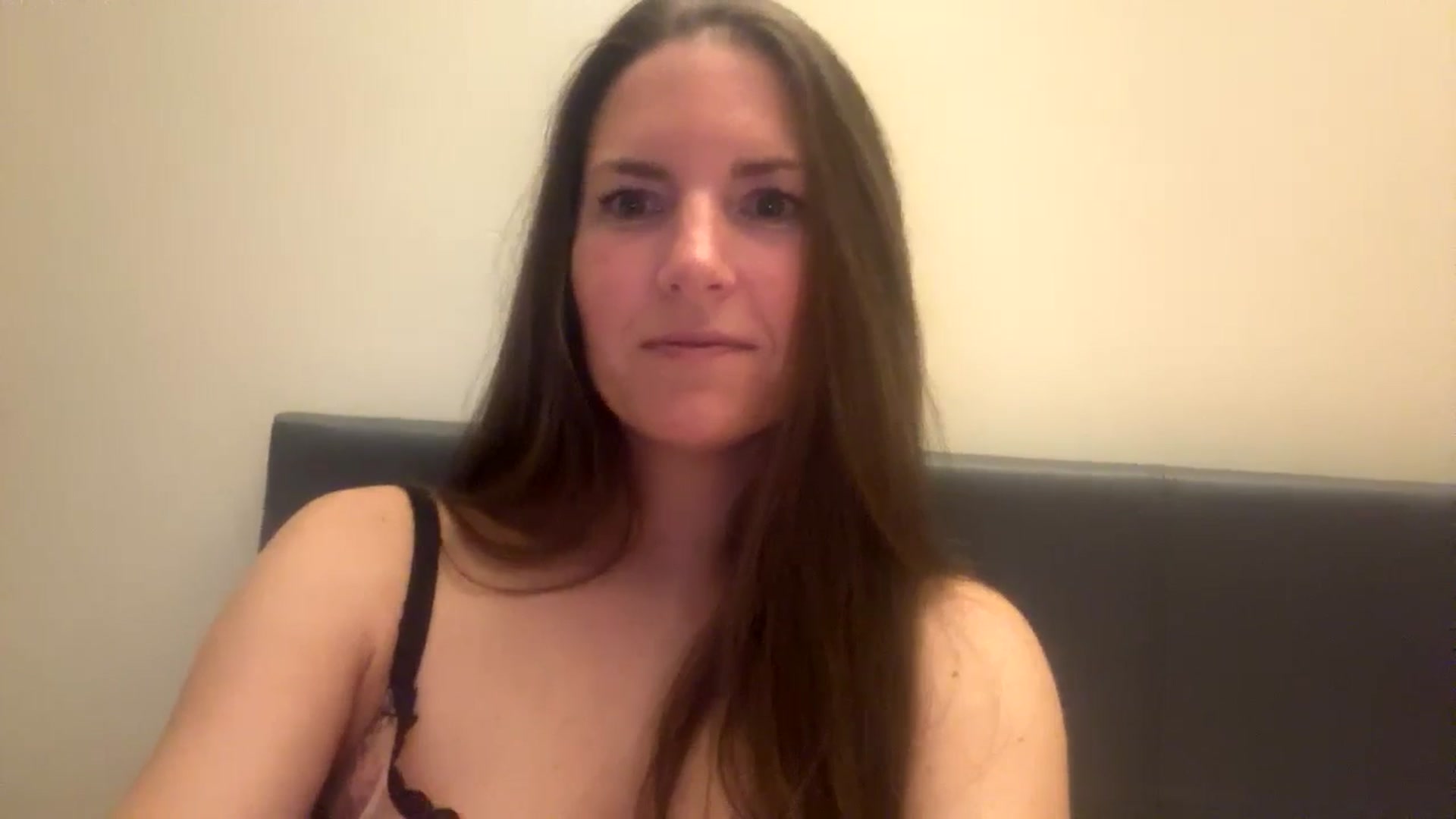 Gallery image thumbnail from Hornyharriet1's myfreecams stream on, 05/18/2024, 21:12 image 2 of 20