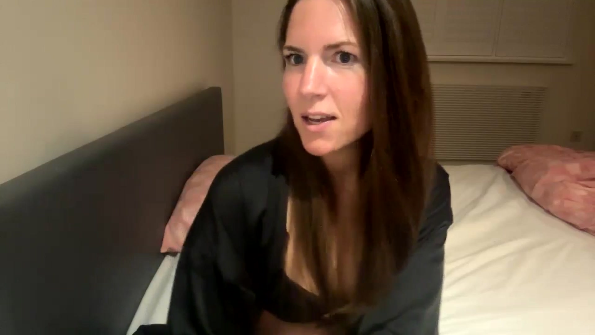 Gallery image thumbnail from Hornyharriet1's myfreecams stream on, 05/19/2024, 22:08 image 11 of 20