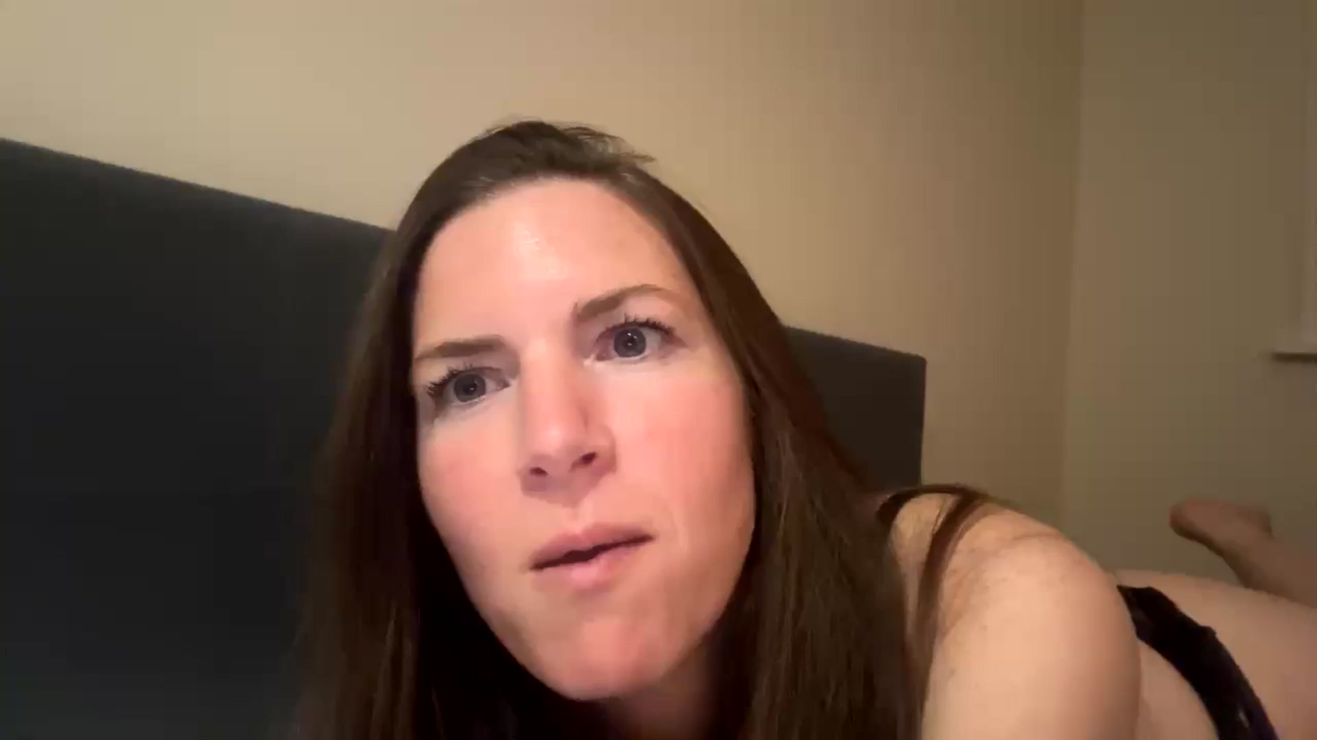 Gallery image thumbnail from Hornyharriet1's myfreecams stream on, 05/19/2024, 22:34 image 19 of 20
