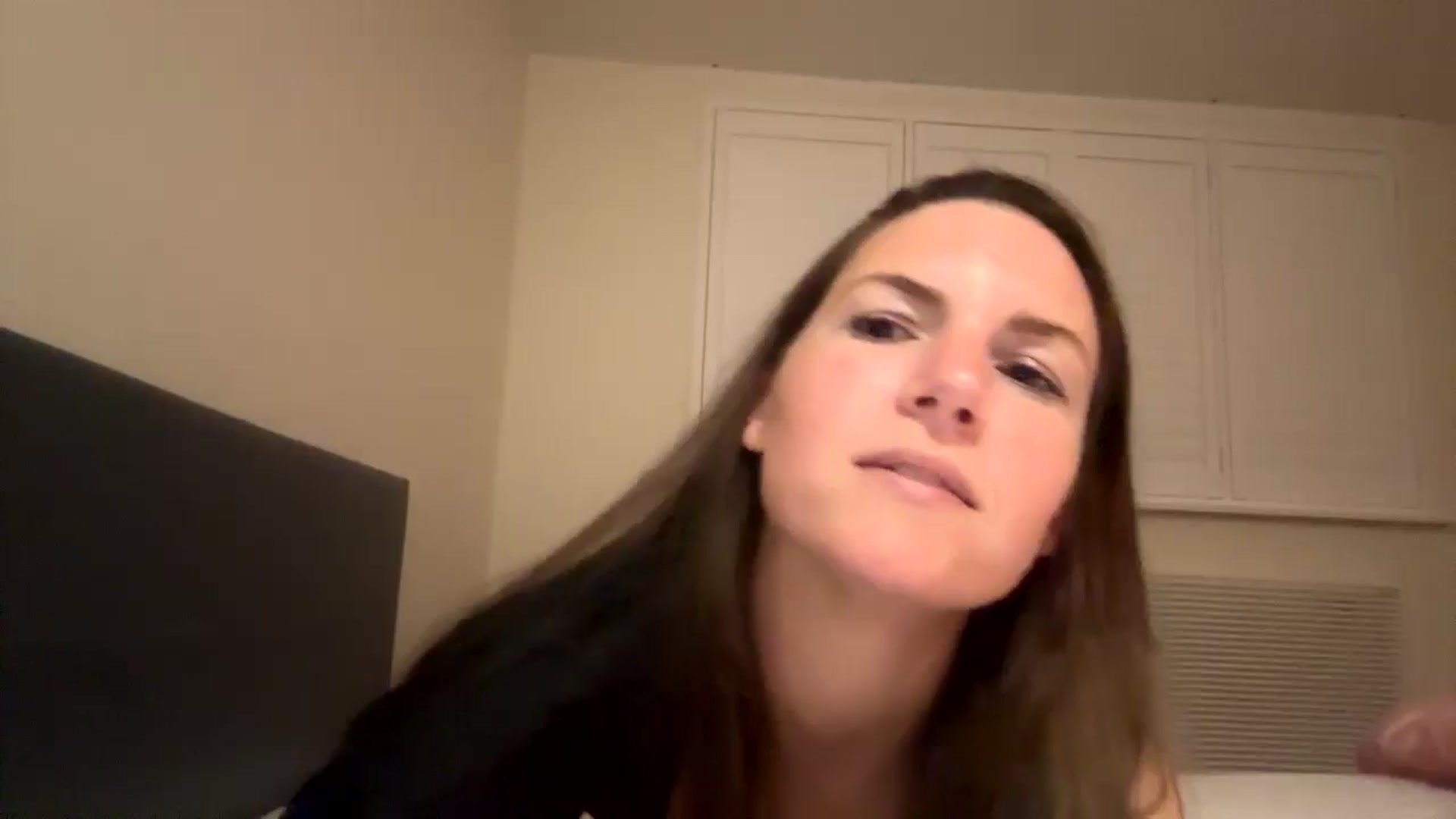 Gallery image thumbnail from Hornyharriet1's myfreecams stream on, 05/19/2024, 22:34 image 10 of 20