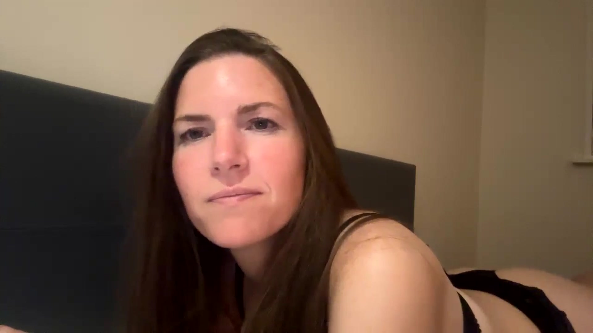 Gallery image thumbnail from Hornyharriet1's myfreecams stream on, 05/19/2024, 22:34 image 18 of 20
