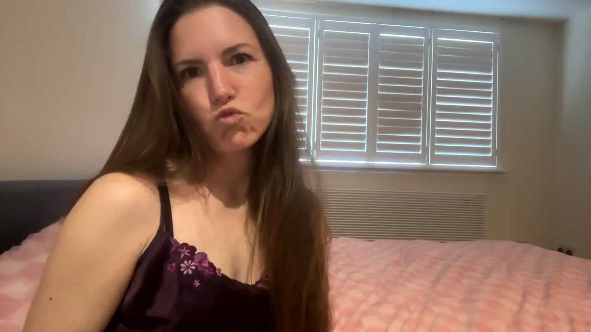 Gallery image thumbnail from Hornyharriet1's myfreecams stream on, 06/02/2024, 07:54 image 18 of 20