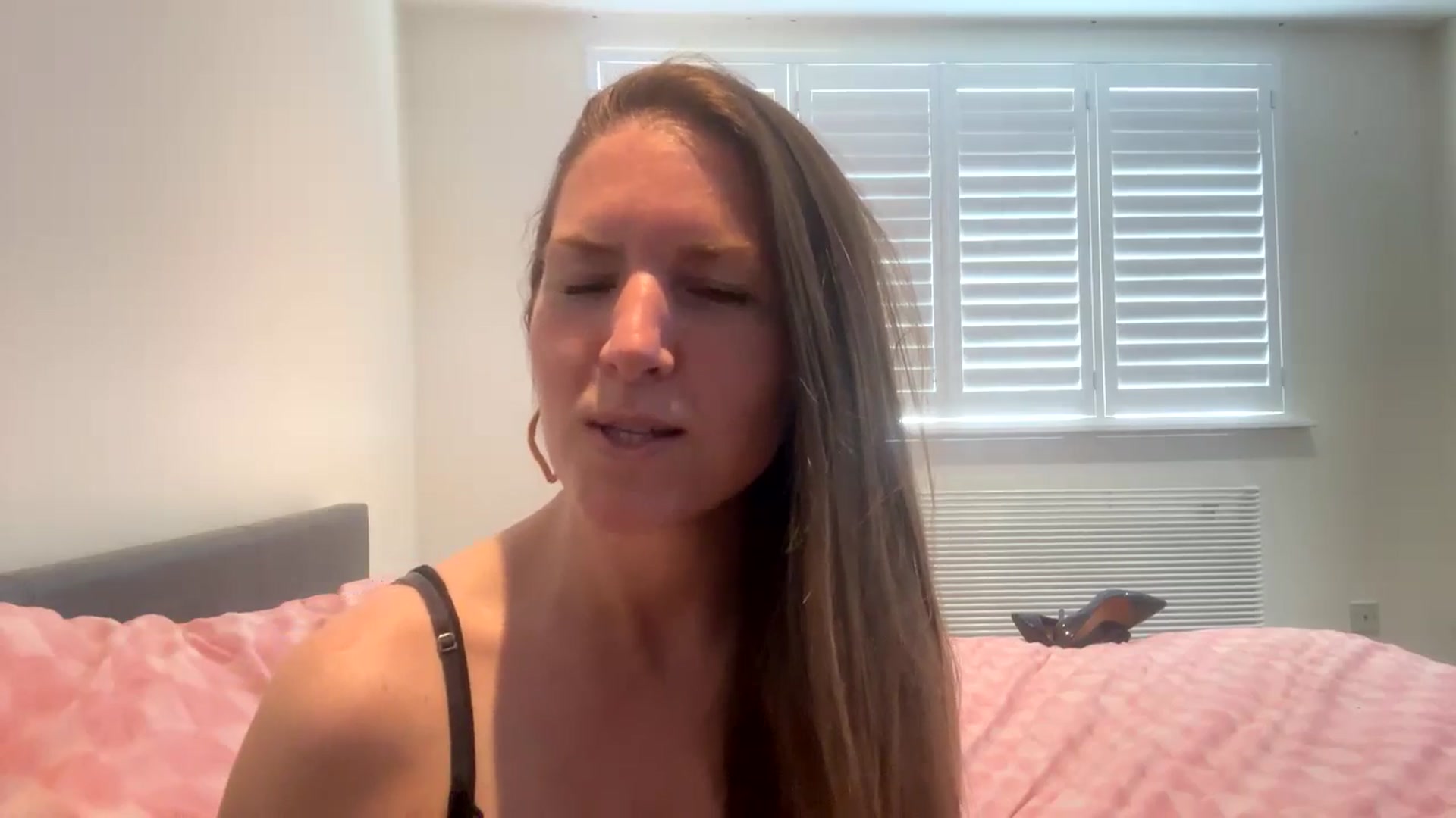 Gallery image thumbnail from Hornyharriet1's myfreecams stream on, 06/02/2024, 14:28 image 9 of 20