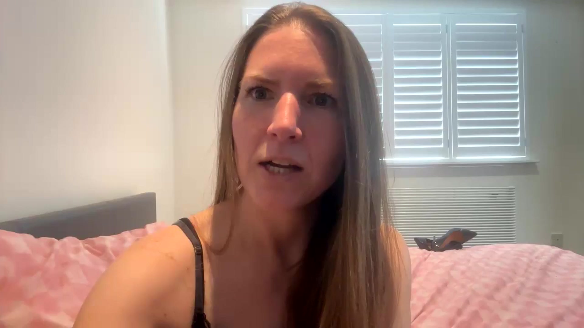 Gallery image thumbnail from Hornyharriet1's myfreecams stream on, 06/02/2024, 14:28 image 6 of 20