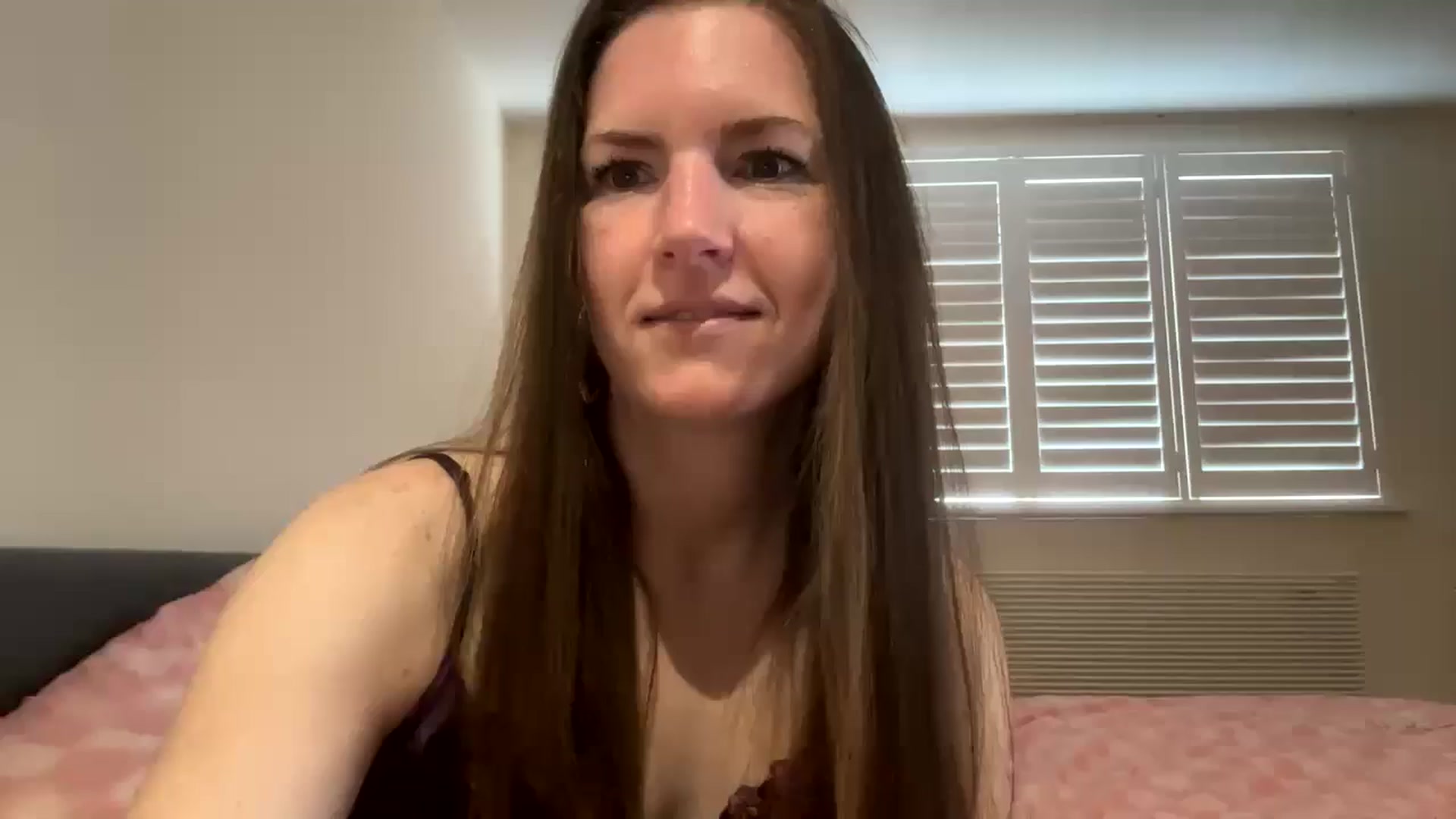 Gallery image thumbnail from Hornyharriet1's myfreecams stream on, 06/03/2024, 07:19 image 17 of 20