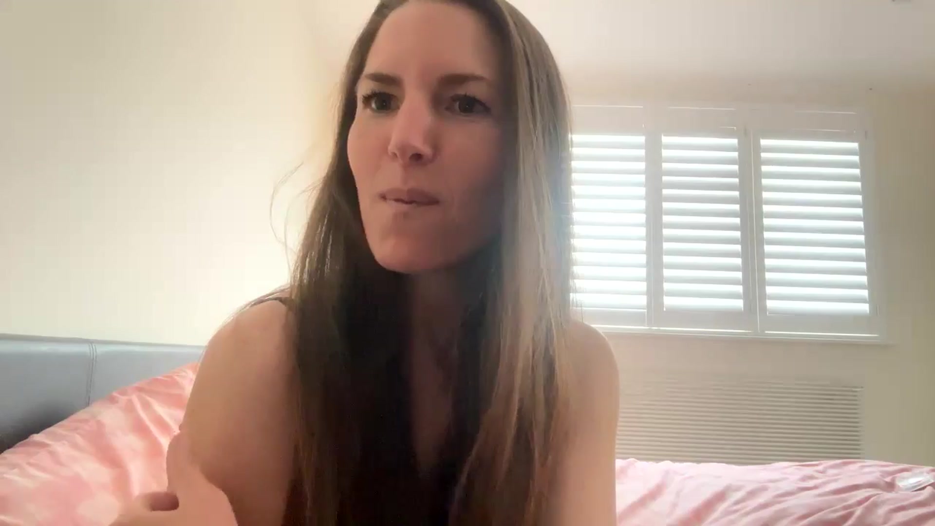 Gallery image thumbnail from Hornyharriet1's myfreecams stream on, 06/03/2024, 12:34 image 2 of 20