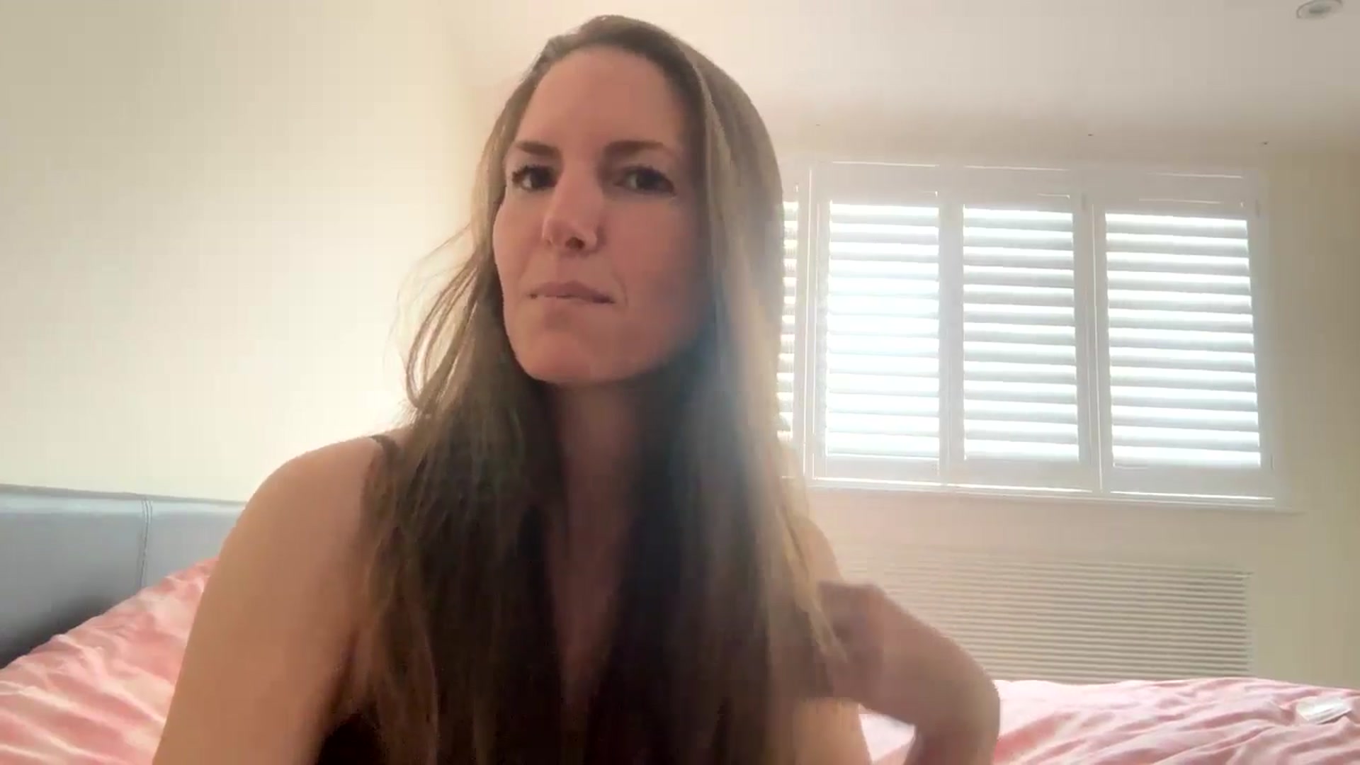 Gallery image thumbnail from Hornyharriet1's myfreecams stream on, 06/03/2024, 12:34 image 7 of 20