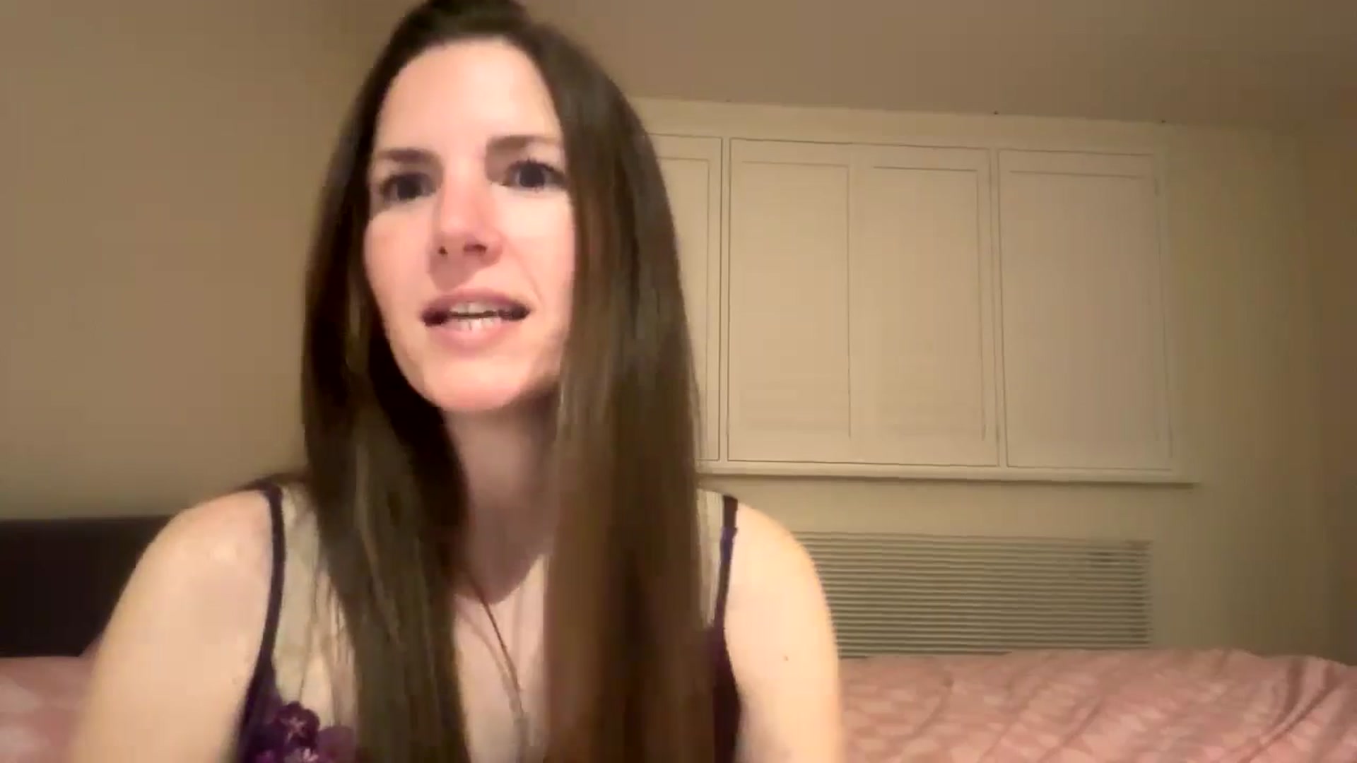 Gallery image thumbnail from Hornyharriet1's myfreecams stream on, 06/06/2024, 23:09 image 14 of 20
